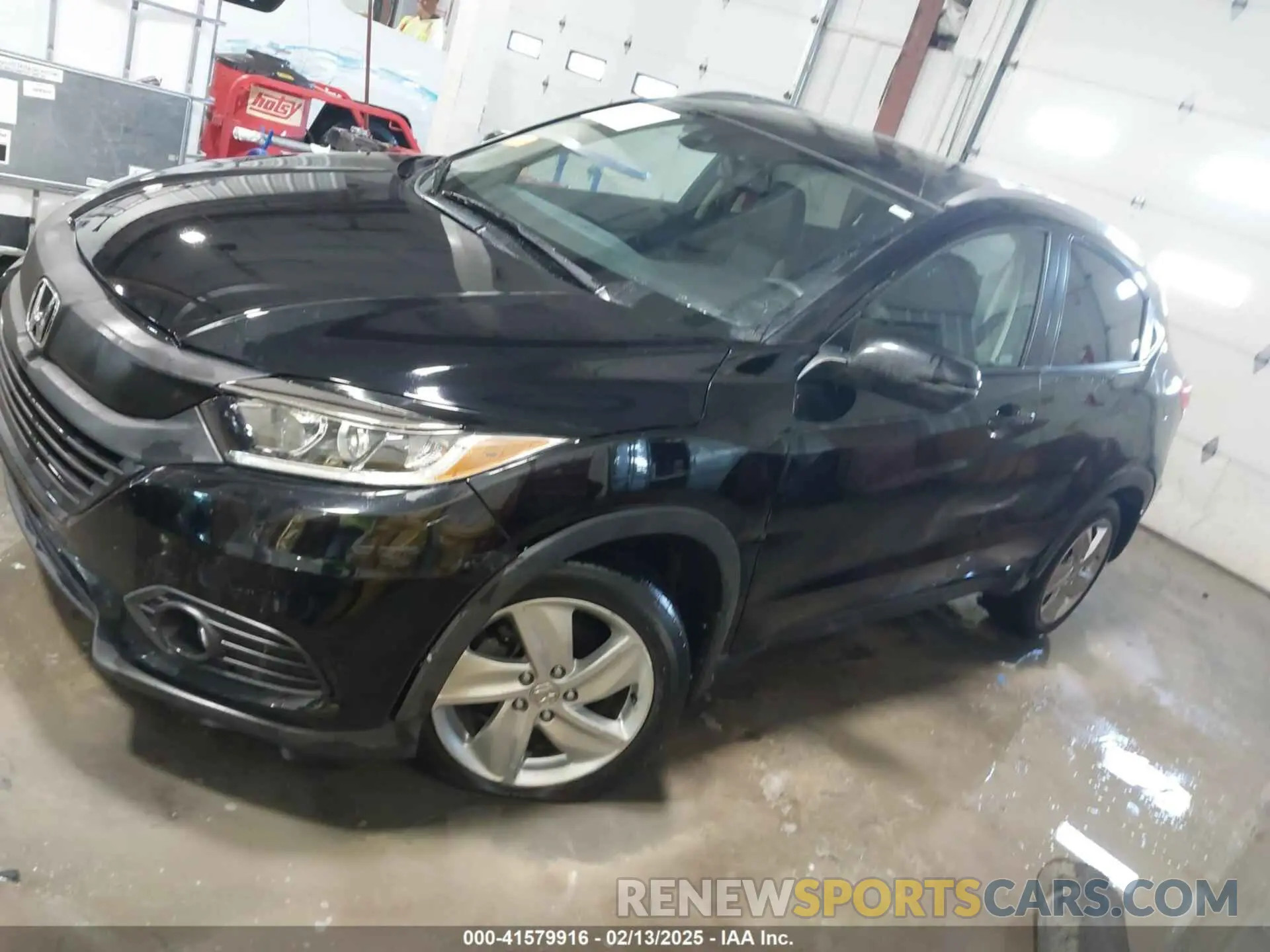 14 Photograph of a damaged car 3CZRU6H76KM723121 HONDA HR-V 2019