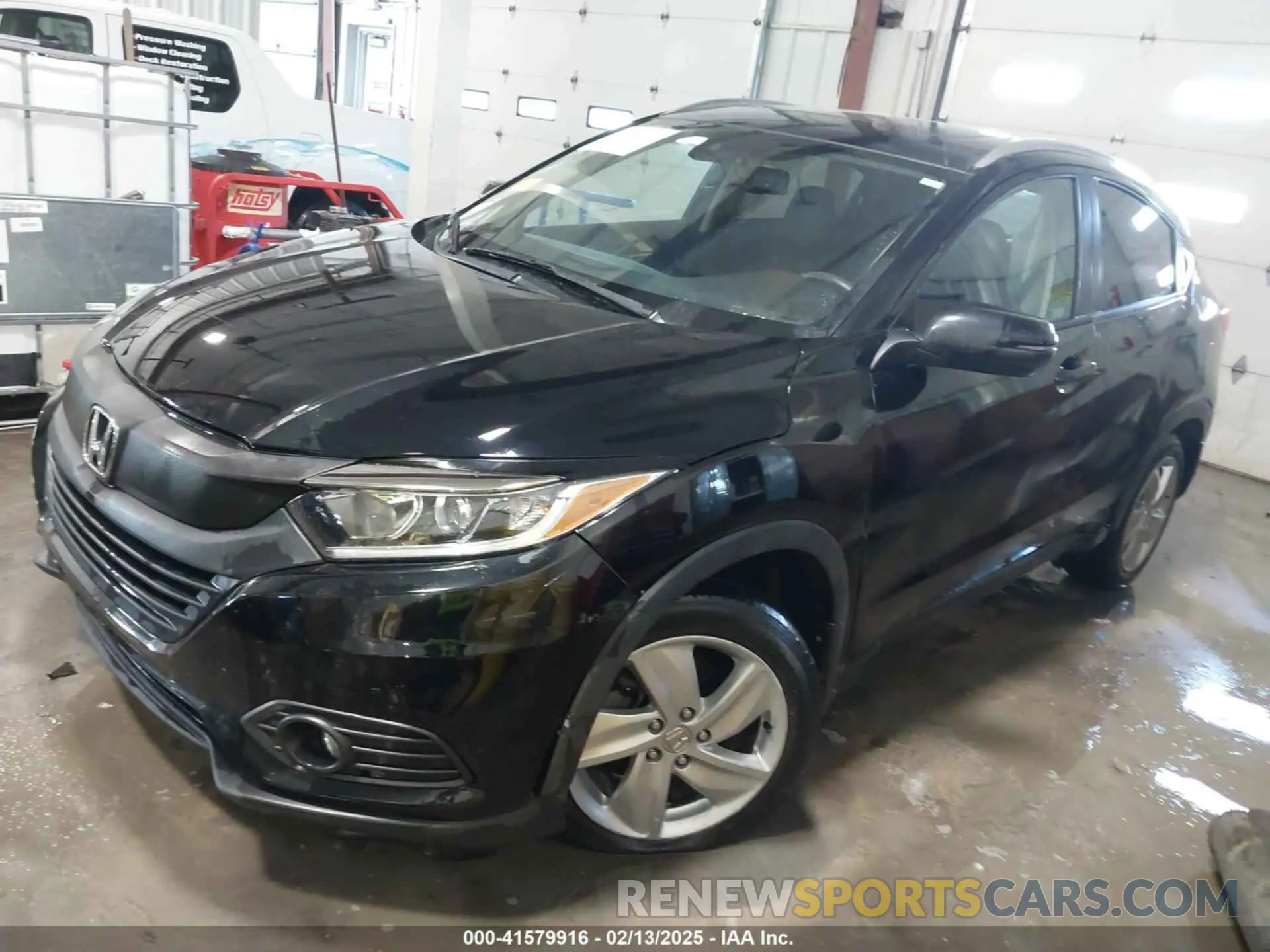 2 Photograph of a damaged car 3CZRU6H76KM723121 HONDA HR-V 2019