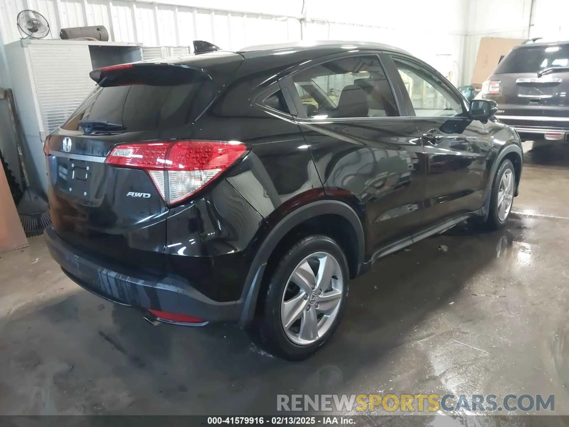 4 Photograph of a damaged car 3CZRU6H76KM723121 HONDA HR-V 2019
