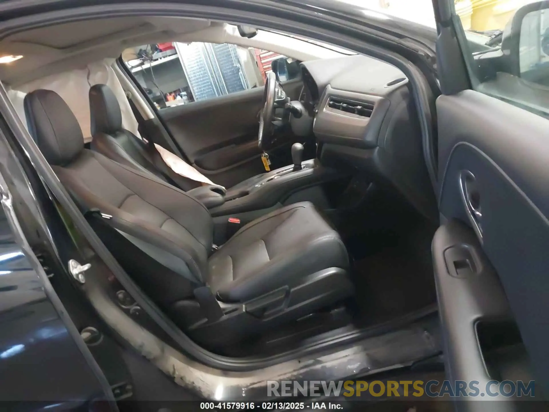 5 Photograph of a damaged car 3CZRU6H76KM723121 HONDA HR-V 2019