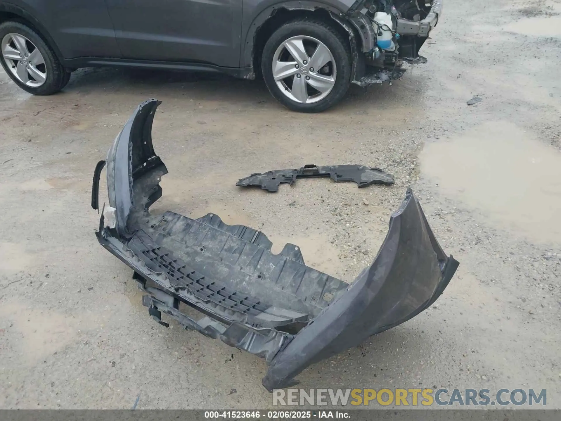 12 Photograph of a damaged car 3CZRU6H77KM735942 HONDA HR-V 2019