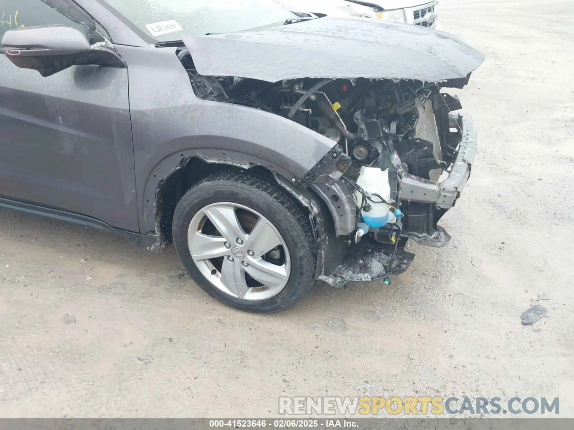 18 Photograph of a damaged car 3CZRU6H77KM735942 HONDA HR-V 2019