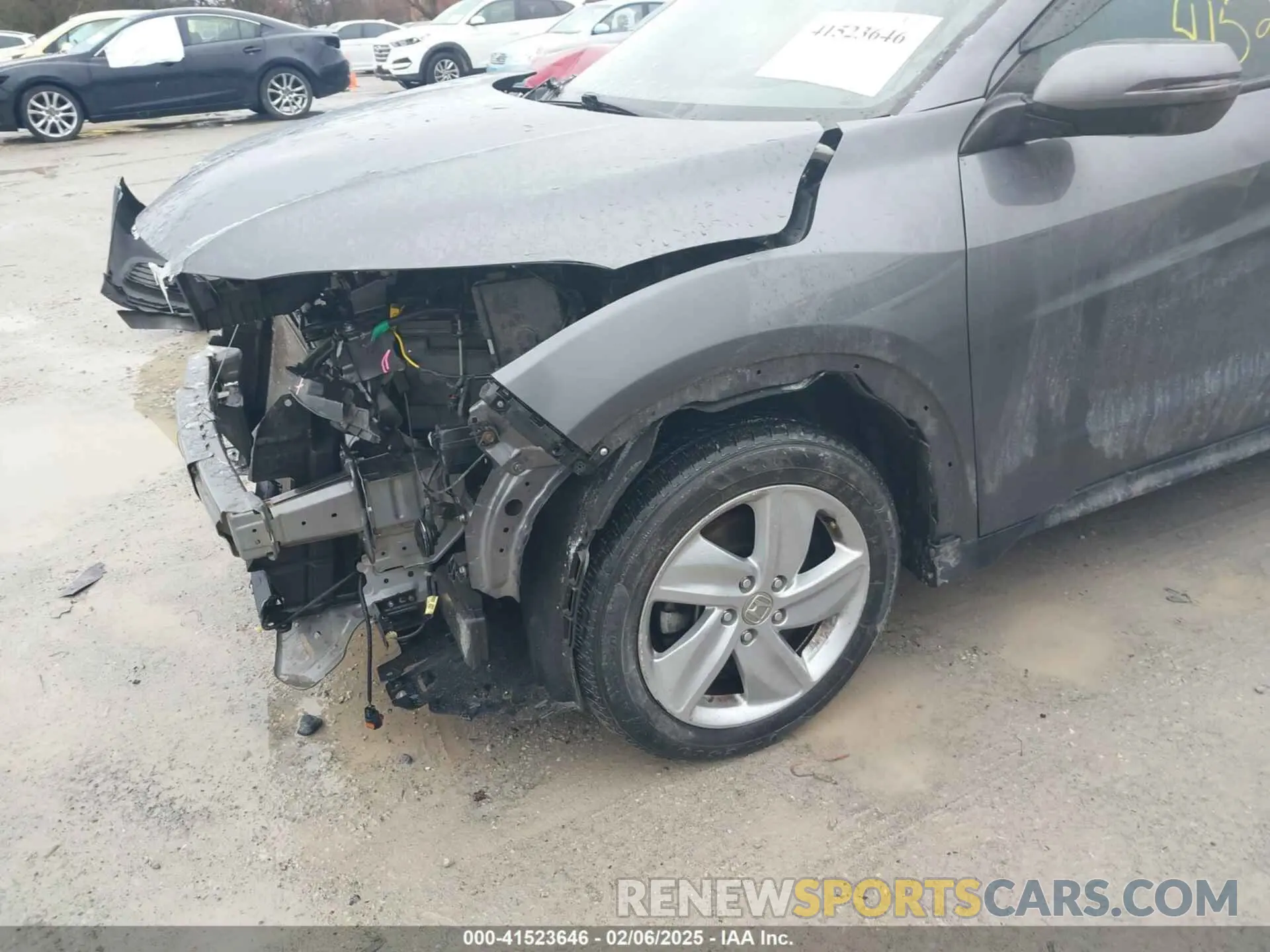 19 Photograph of a damaged car 3CZRU6H77KM735942 HONDA HR-V 2019