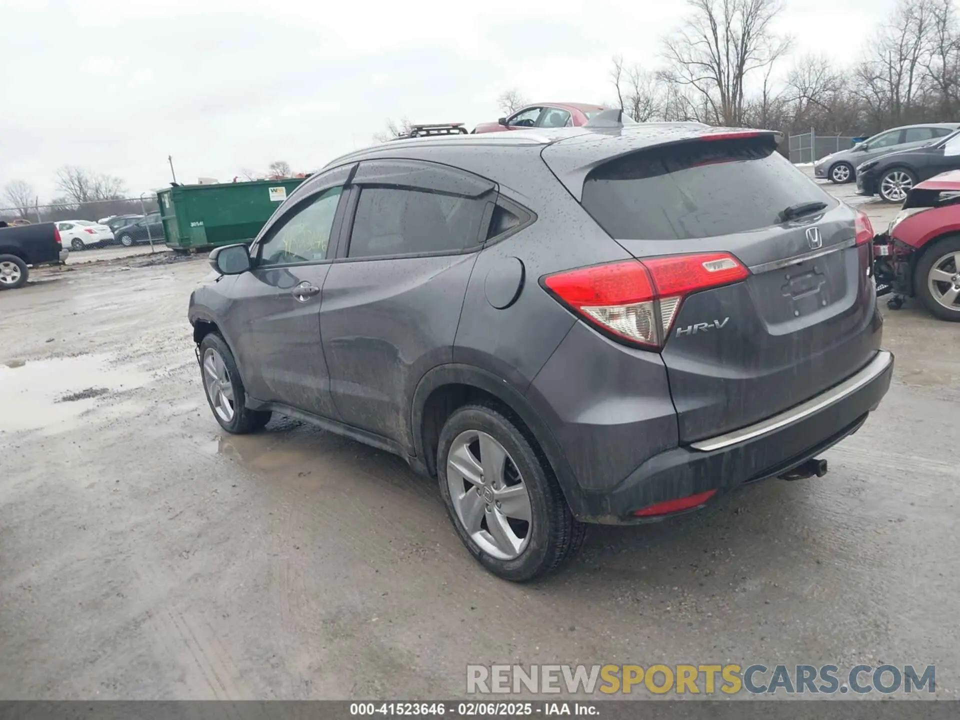 3 Photograph of a damaged car 3CZRU6H77KM735942 HONDA HR-V 2019