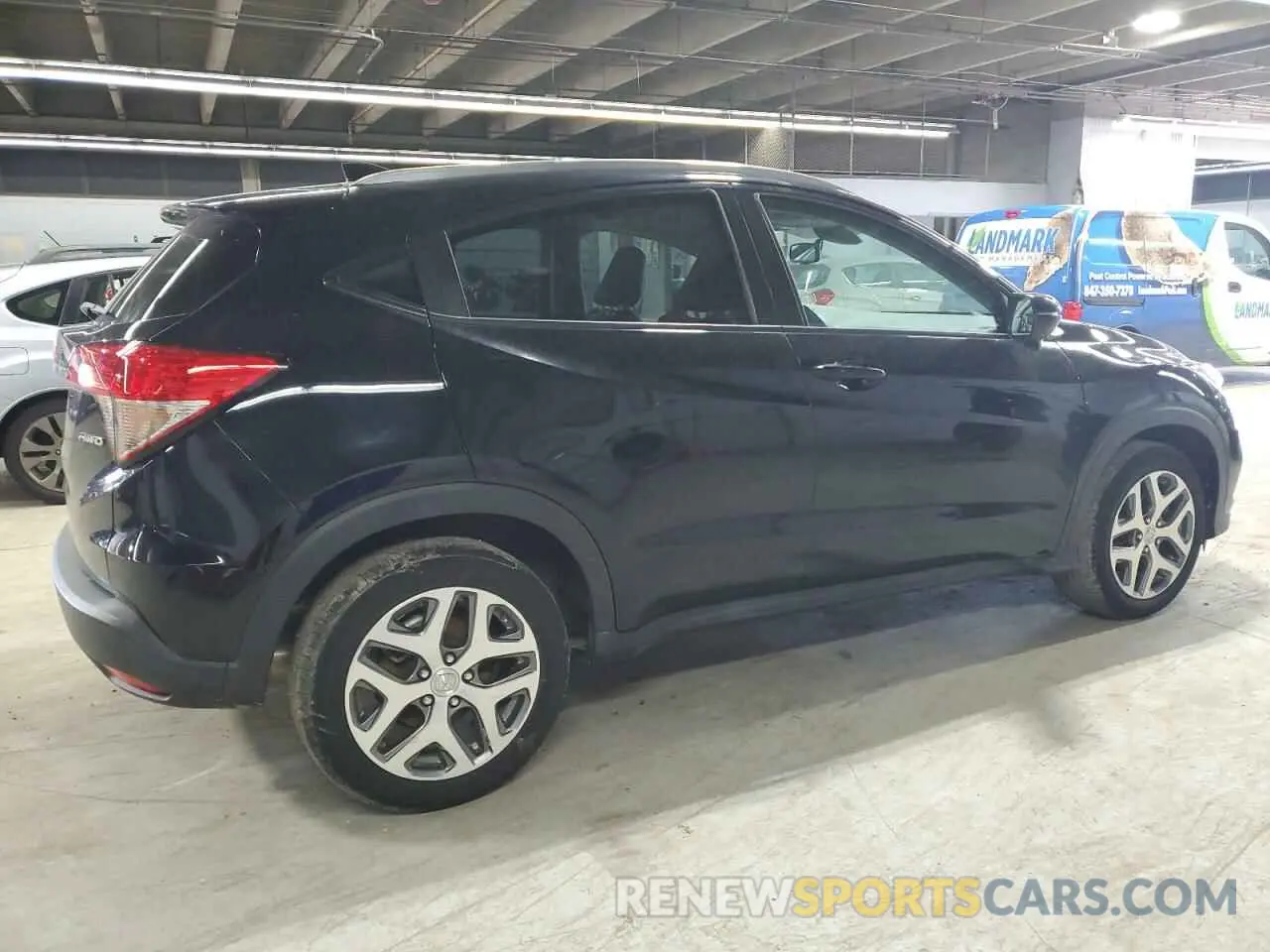 3 Photograph of a damaged car 3CZRU6H78KM740227 HONDA HR-V 2019