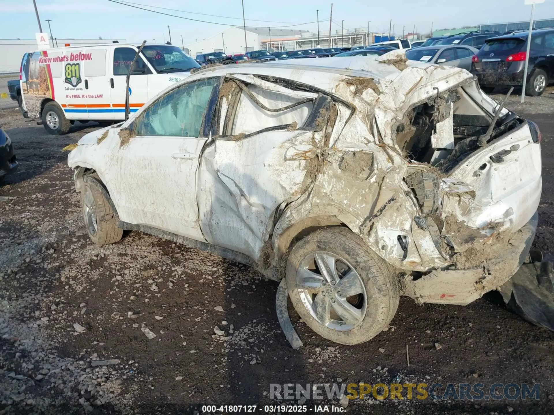 3 Photograph of a damaged car 3CZRU6H7XKM708072 HONDA HR-V 2019