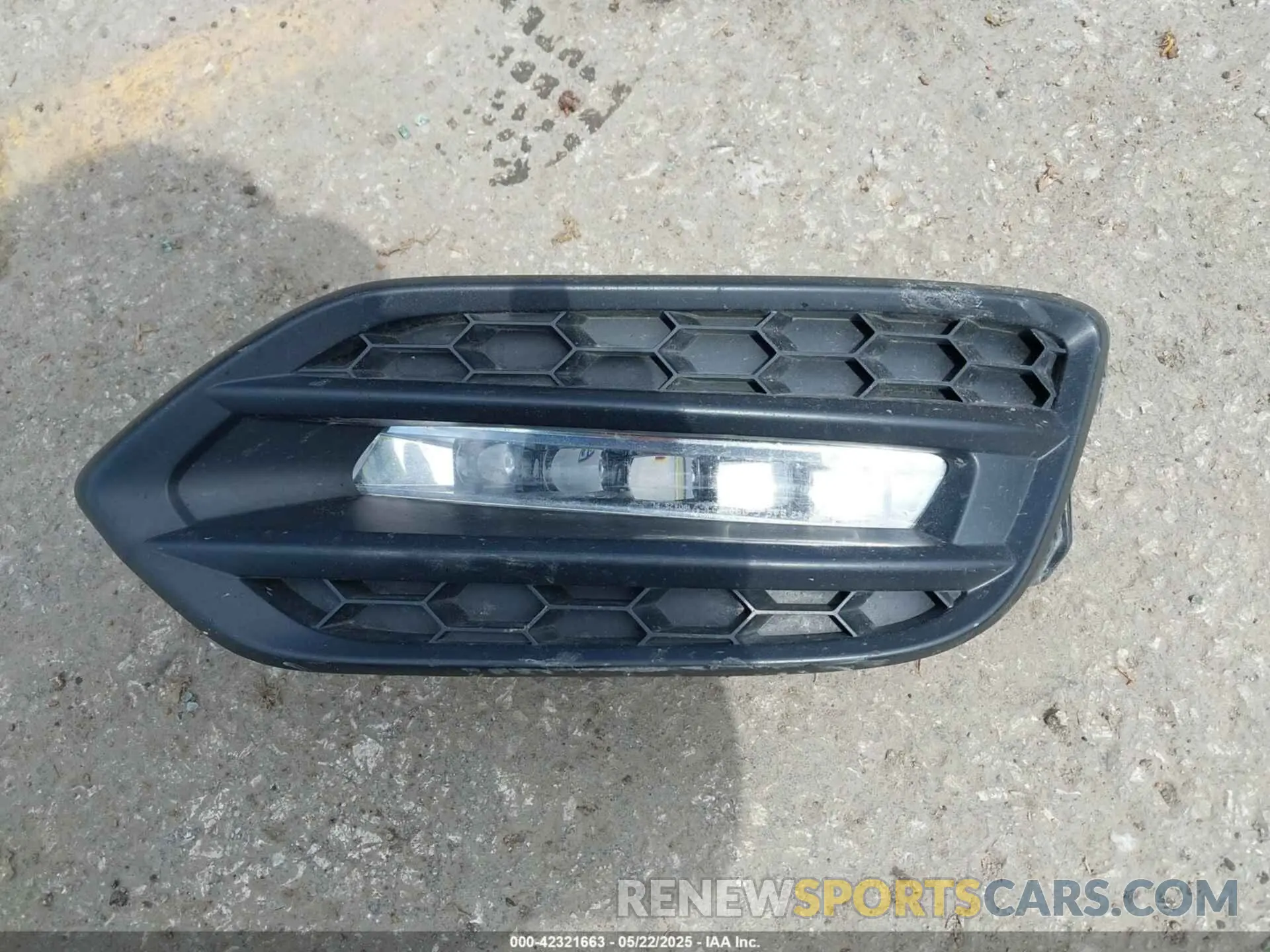 12 Photograph of a damaged car 3CZRU6H90KM717106 HONDA HR-V 2019