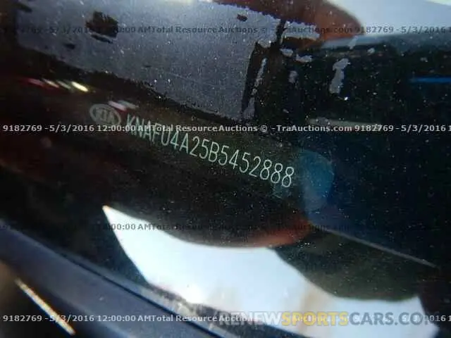 11 Photograph of a damaged car 3CZRU6H93KM704558 HONDA HR-V 2019