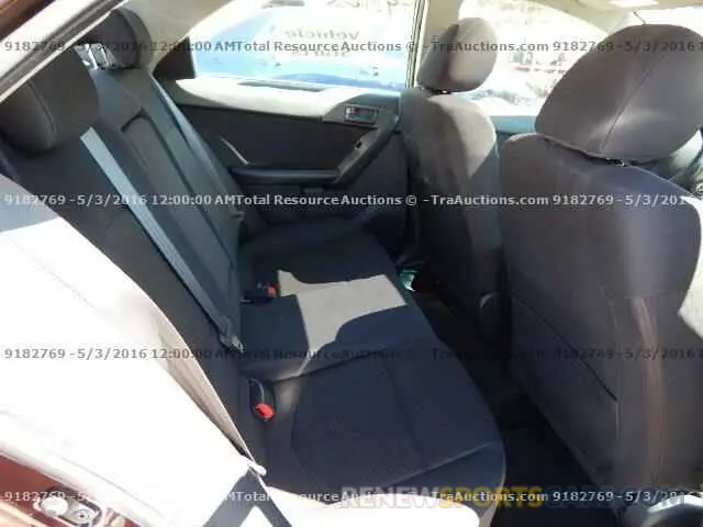 6 Photograph of a damaged car 3CZRU6H93KM704558 HONDA HR-V 2019