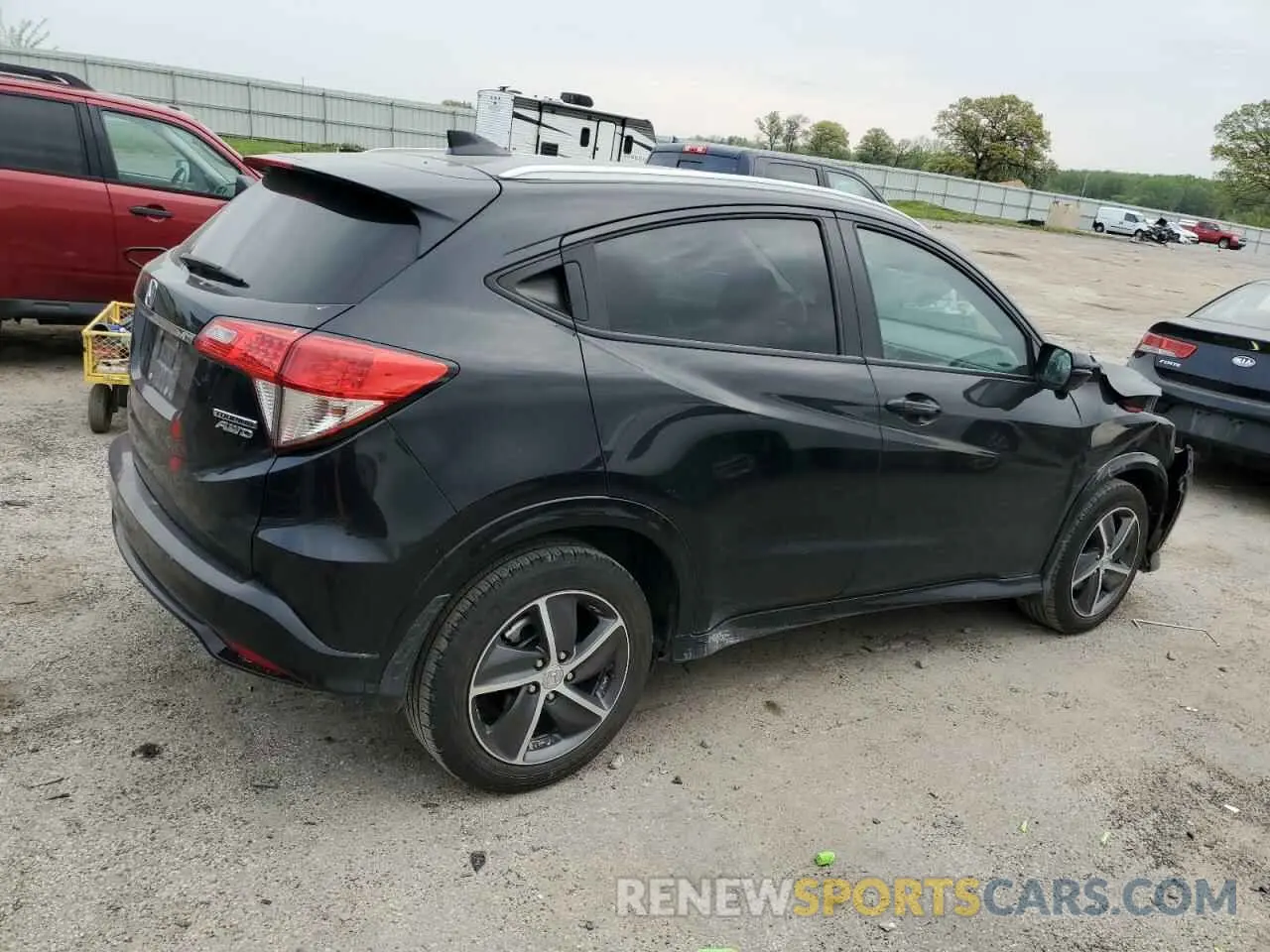 3 Photograph of a damaged car 3CZRU6H93KM718492 HONDA HR-V 2019