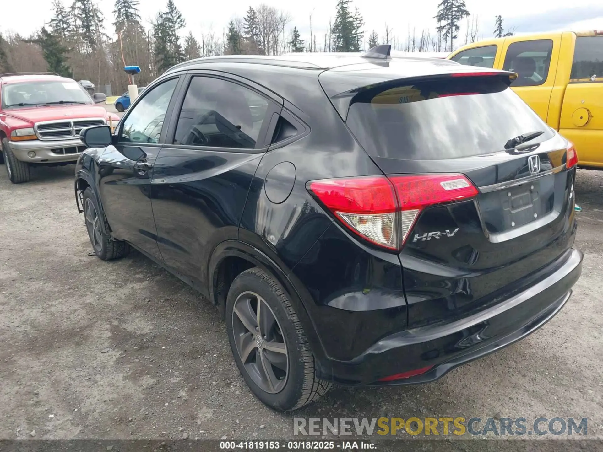 3 Photograph of a damaged car 3CZRU6H93KM720310 HONDA HR-V 2019