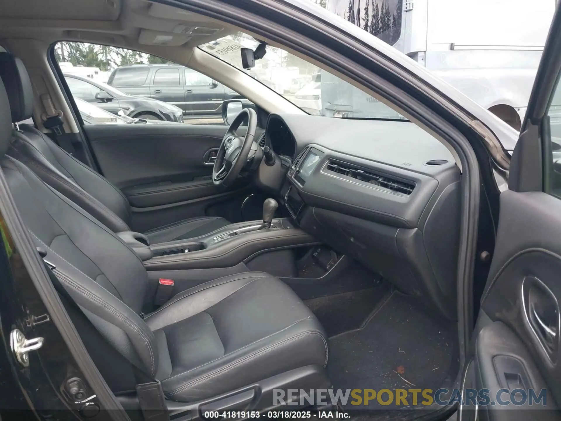 5 Photograph of a damaged car 3CZRU6H93KM720310 HONDA HR-V 2019