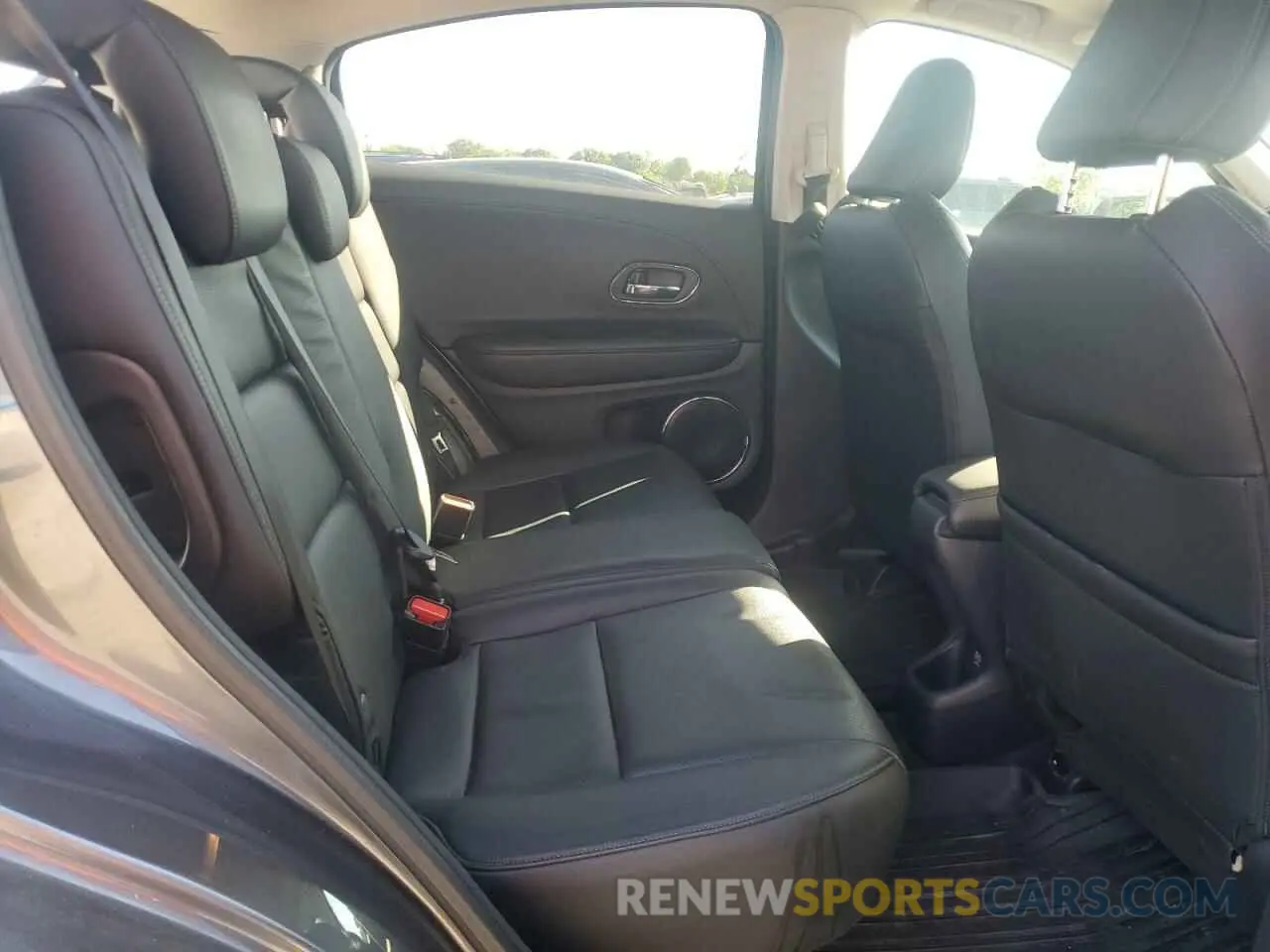 11 Photograph of a damaged car 3CZRU6H95KM701421 HONDA HR-V 2019