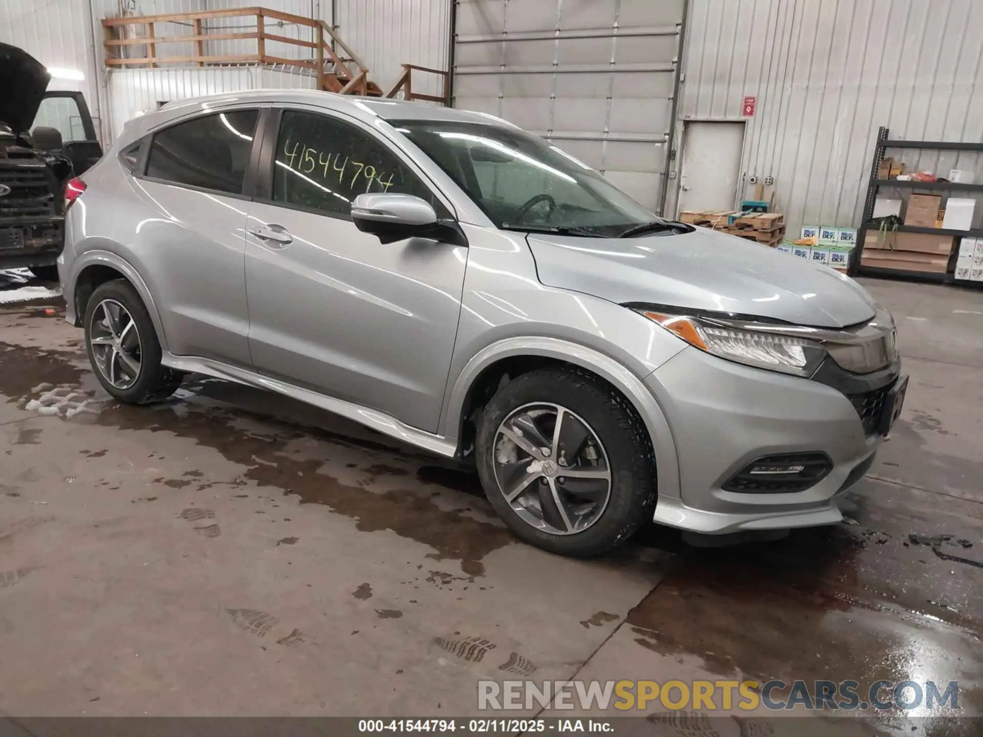 1 Photograph of a damaged car 3CZRU6H97KM704353 HONDA HR-V 2019