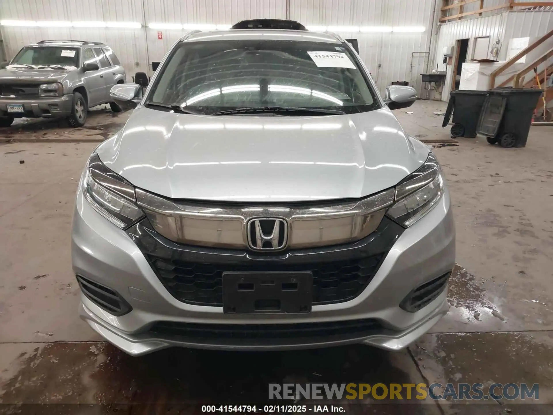 13 Photograph of a damaged car 3CZRU6H97KM704353 HONDA HR-V 2019
