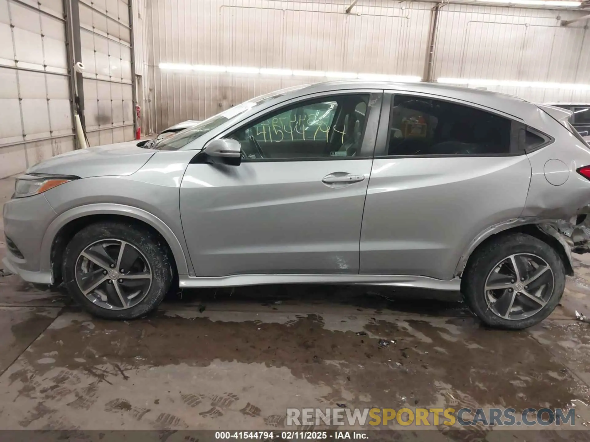15 Photograph of a damaged car 3CZRU6H97KM704353 HONDA HR-V 2019