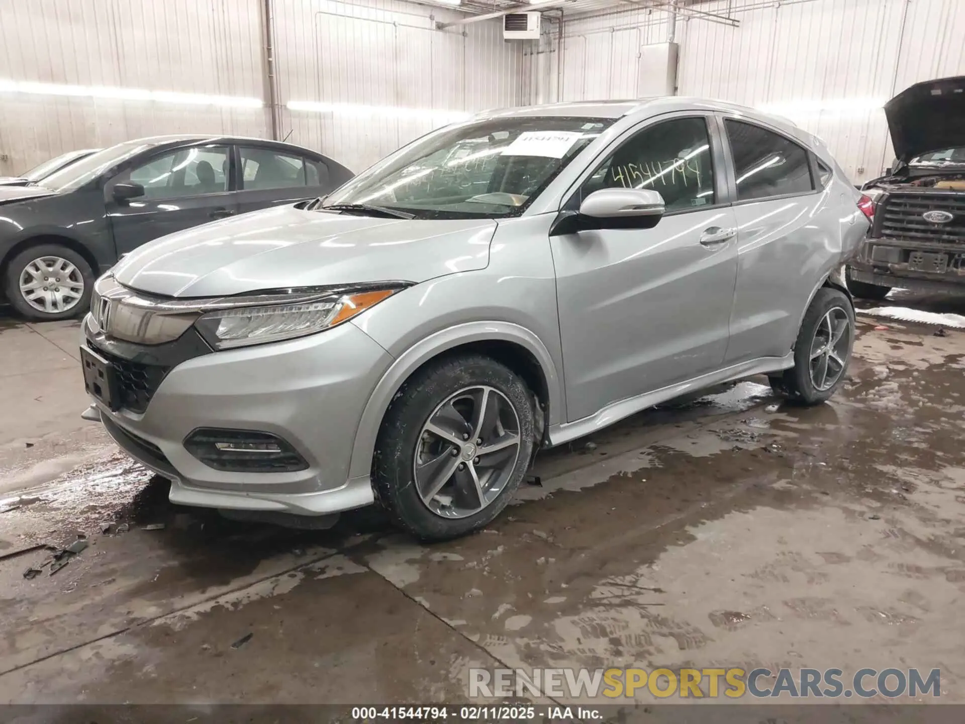 2 Photograph of a damaged car 3CZRU6H97KM704353 HONDA HR-V 2019