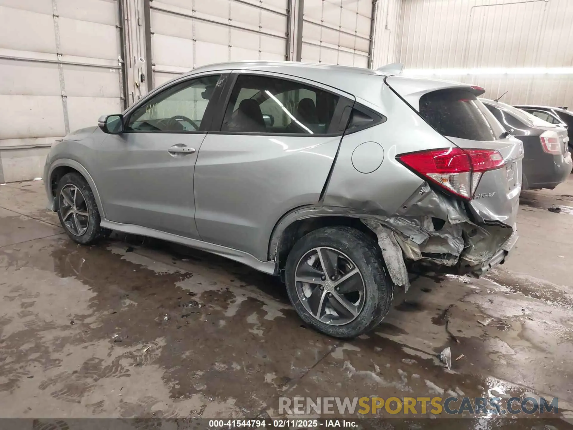 3 Photograph of a damaged car 3CZRU6H97KM704353 HONDA HR-V 2019