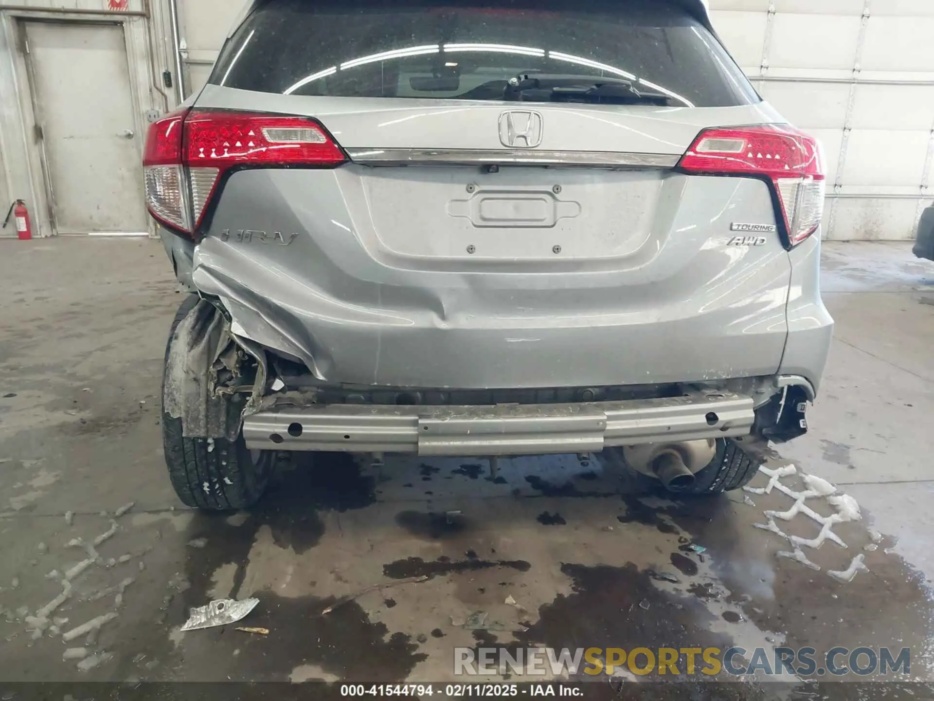 6 Photograph of a damaged car 3CZRU6H97KM704353 HONDA HR-V 2019