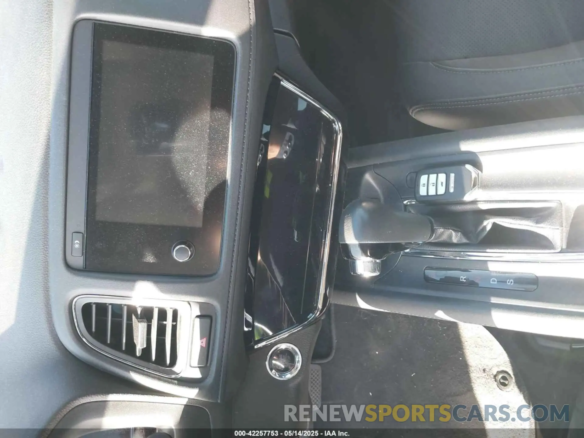 11 Photograph of a damaged car 3CZRU6H97KM711674 HONDA HR-V 2019