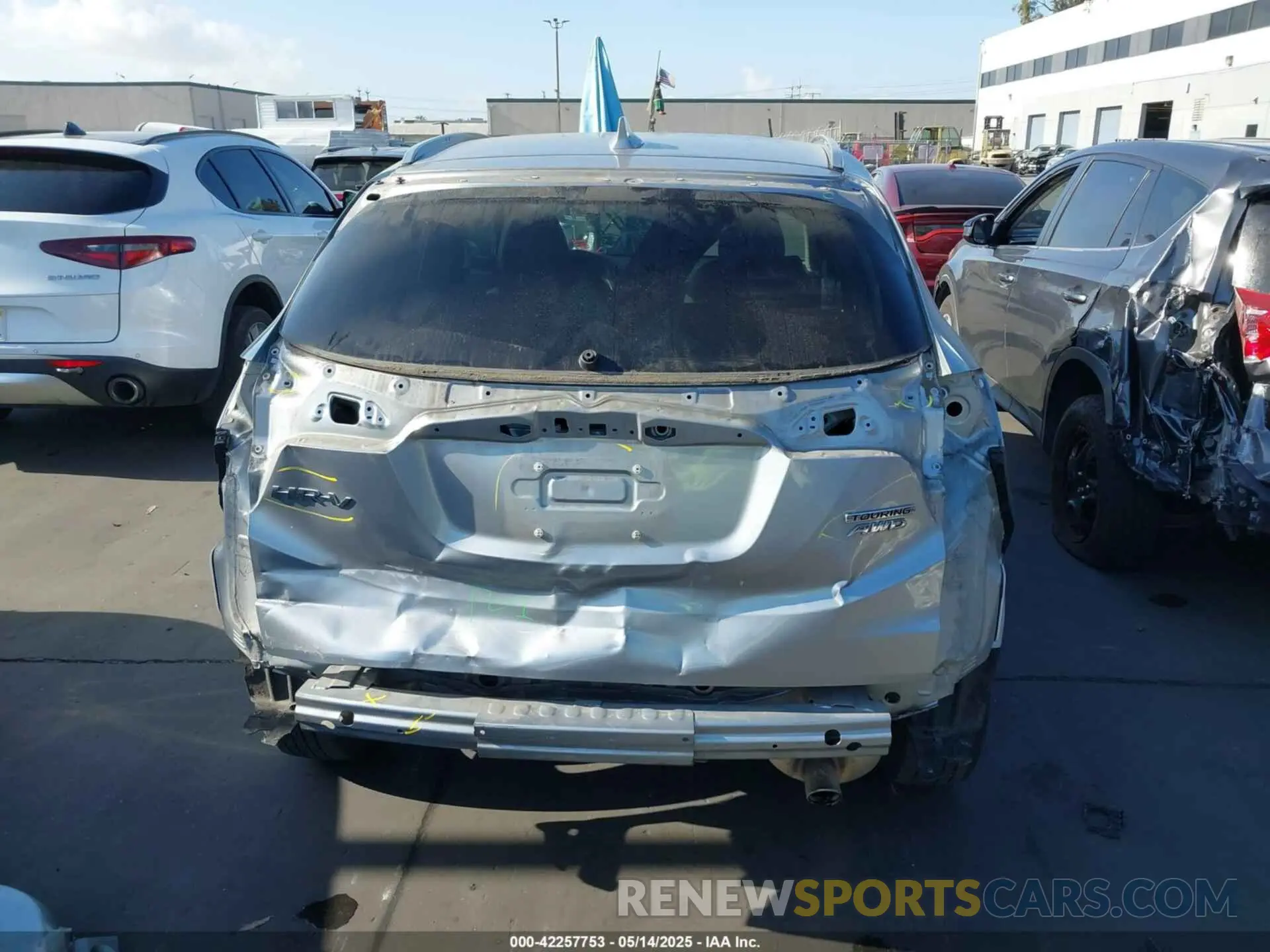 17 Photograph of a damaged car 3CZRU6H97KM711674 HONDA HR-V 2019
