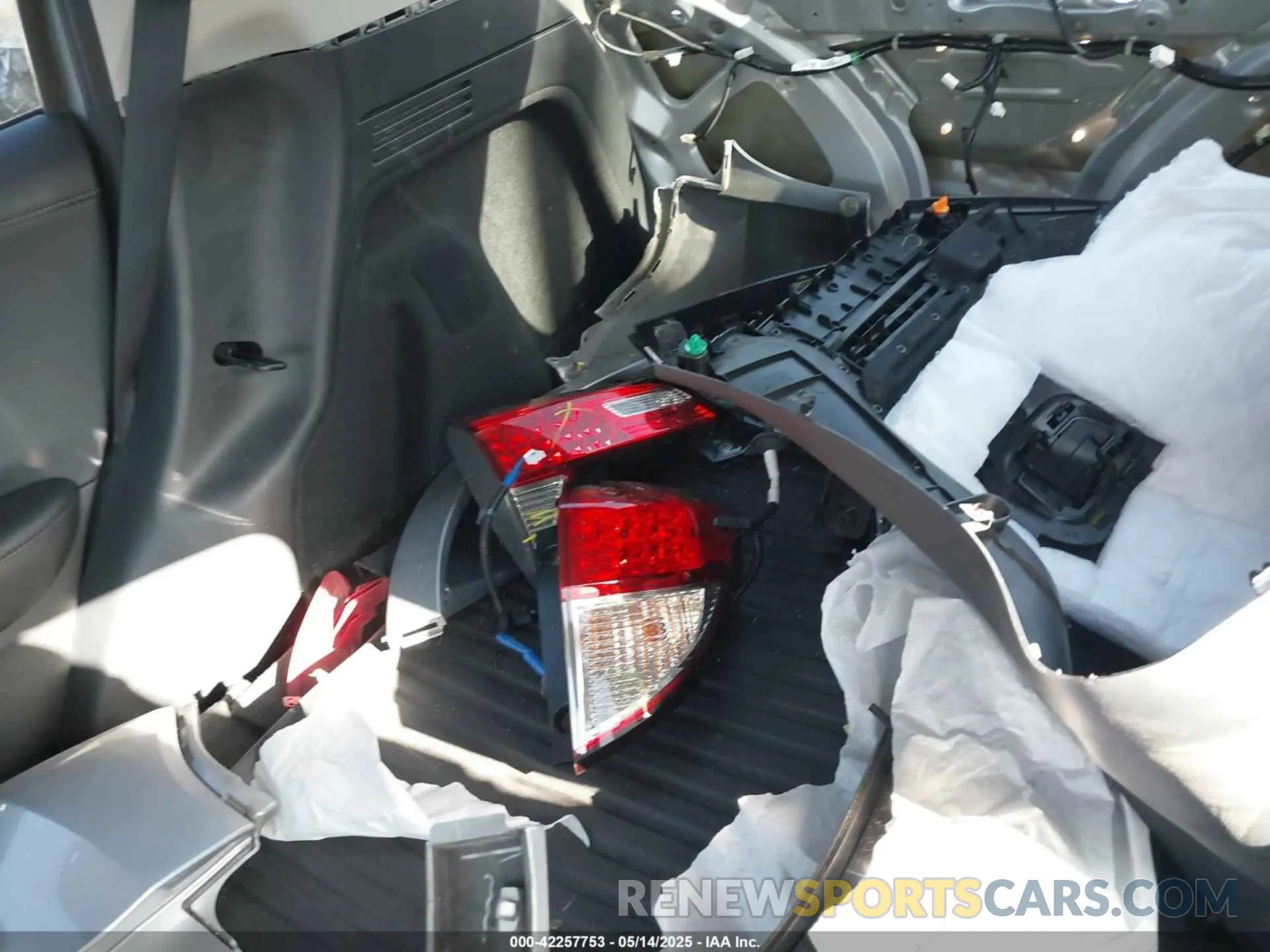 18 Photograph of a damaged car 3CZRU6H97KM711674 HONDA HR-V 2019