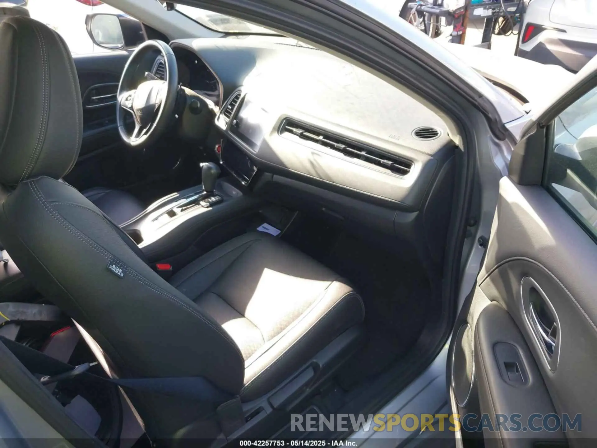 5 Photograph of a damaged car 3CZRU6H97KM711674 HONDA HR-V 2019