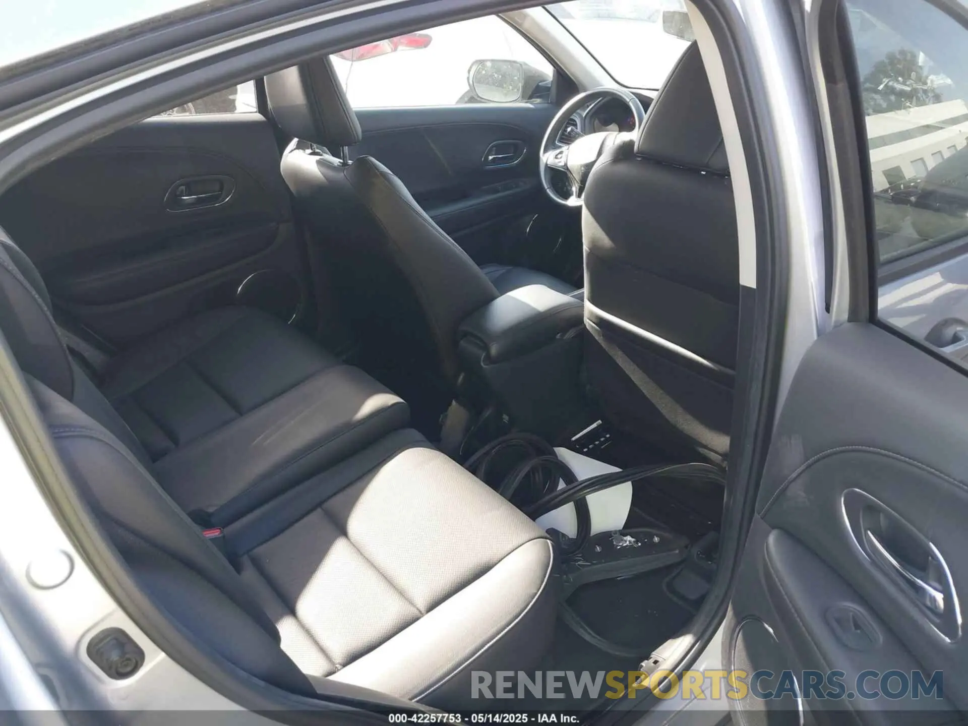 8 Photograph of a damaged car 3CZRU6H97KM711674 HONDA HR-V 2019