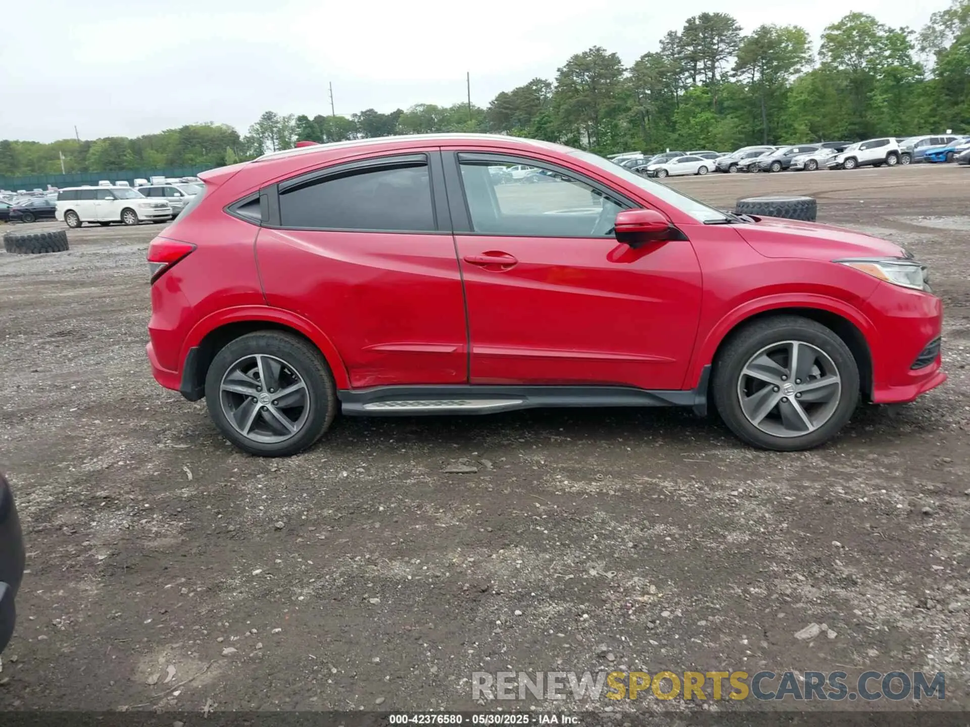 13 Photograph of a damaged car 3CZRU6H98KM700828 HONDA HR-V 2019