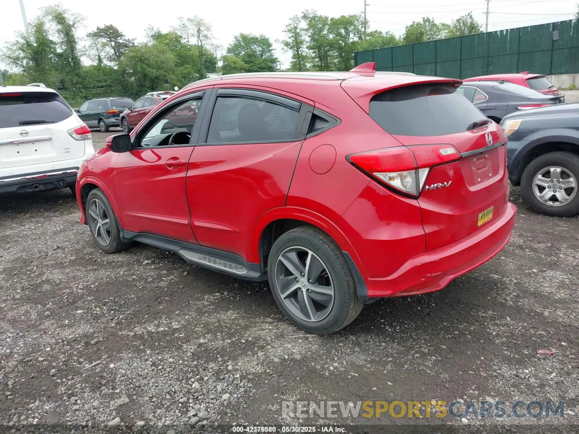 3 Photograph of a damaged car 3CZRU6H98KM700828 HONDA HR-V 2019