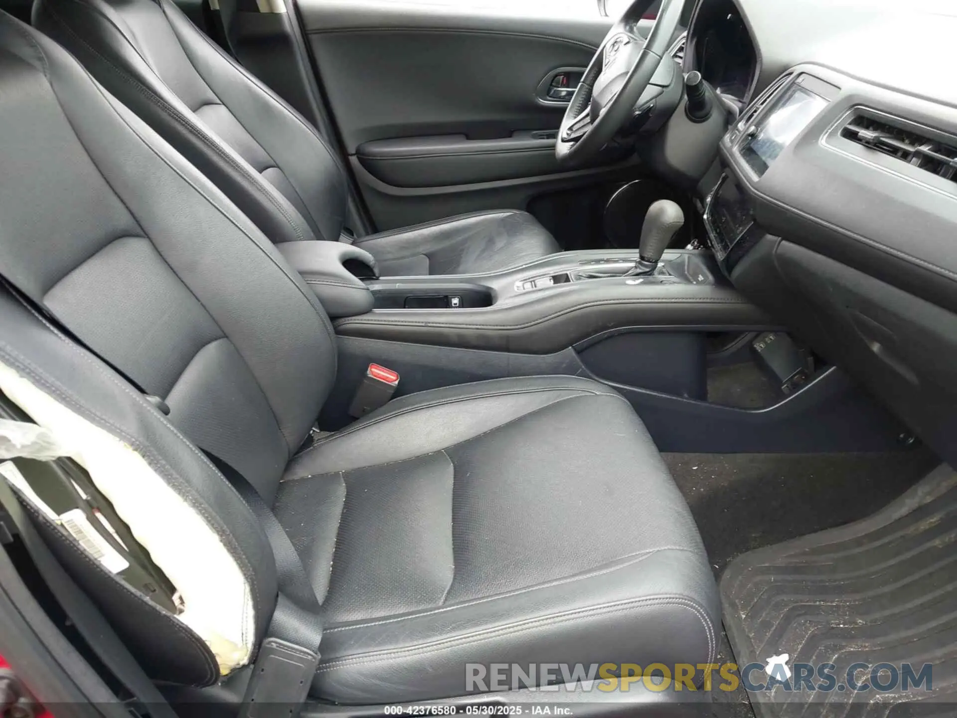 5 Photograph of a damaged car 3CZRU6H98KM700828 HONDA HR-V 2019