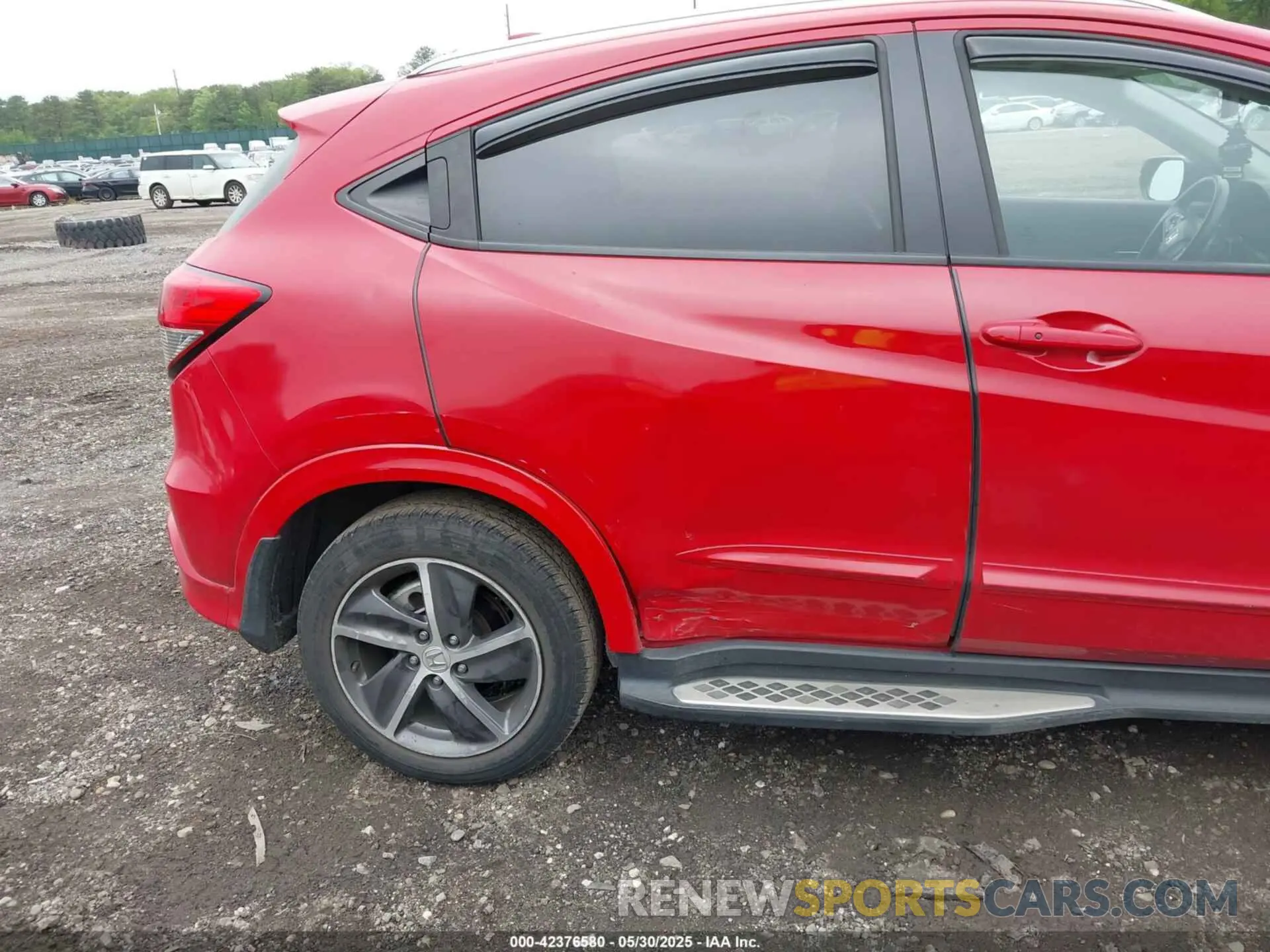 6 Photograph of a damaged car 3CZRU6H98KM700828 HONDA HR-V 2019