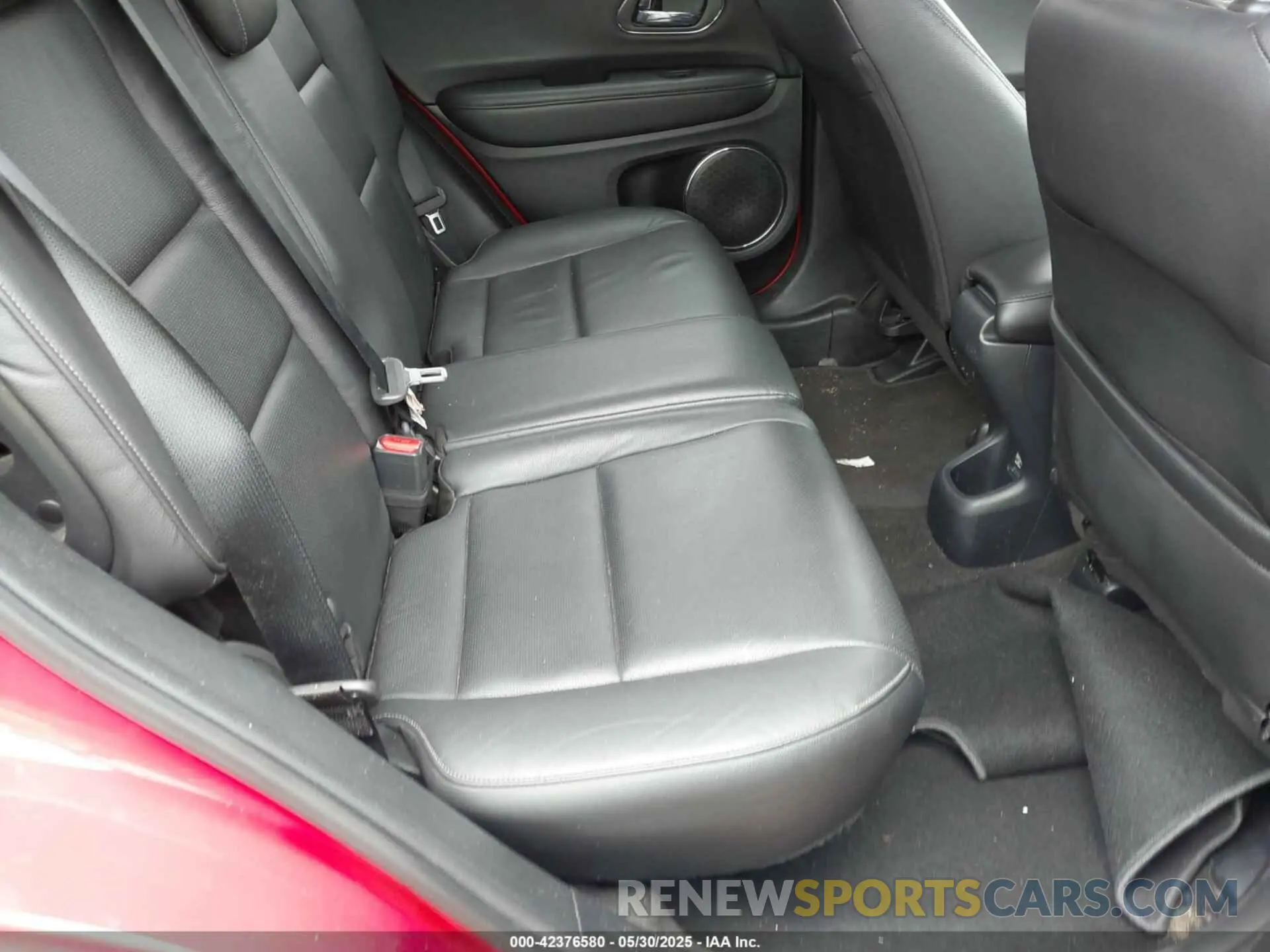 8 Photograph of a damaged car 3CZRU6H98KM700828 HONDA HR-V 2019