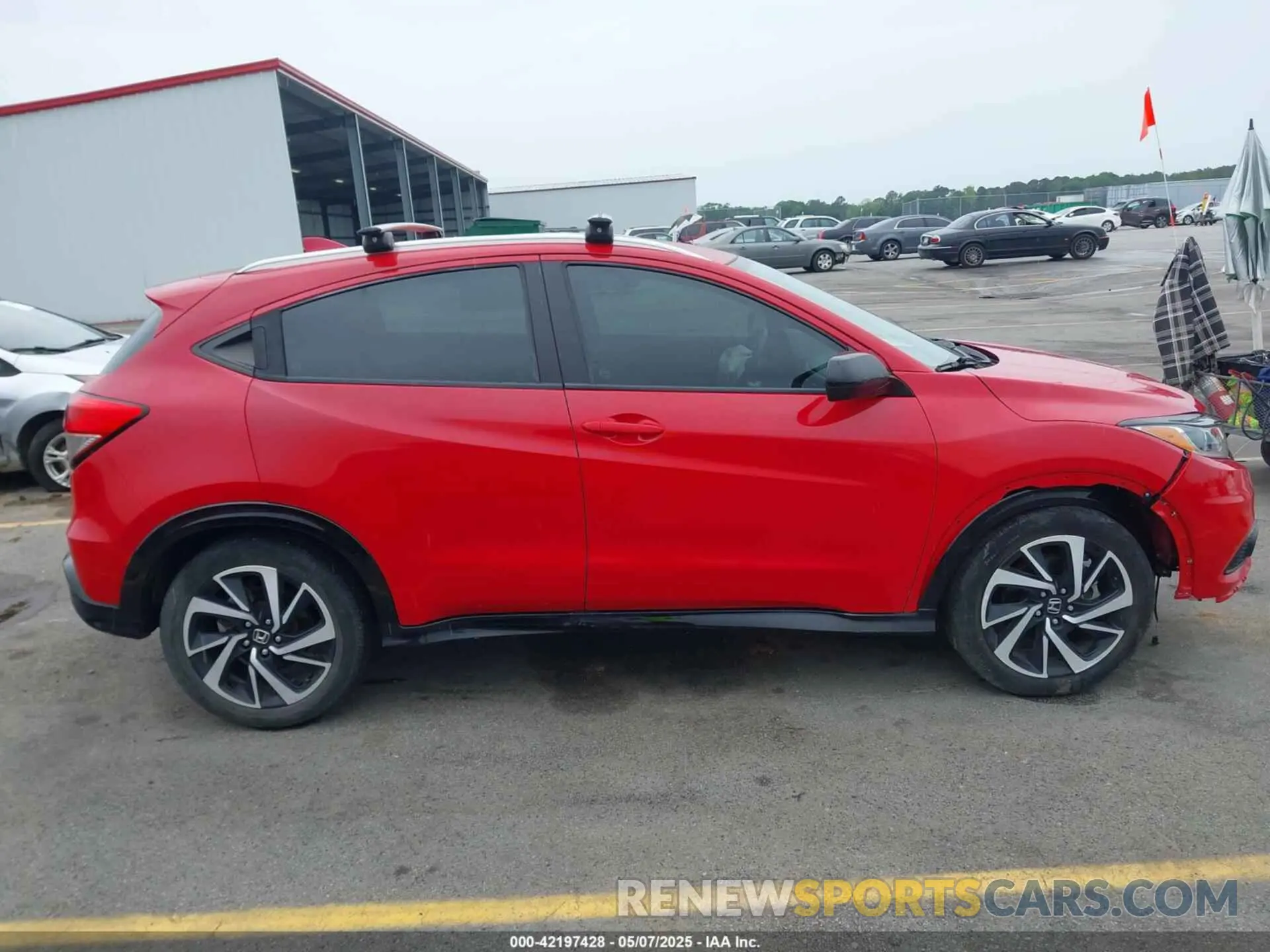 12 Photograph of a damaged car 3CZRU5H10LM707648 HONDA HR-V 2020