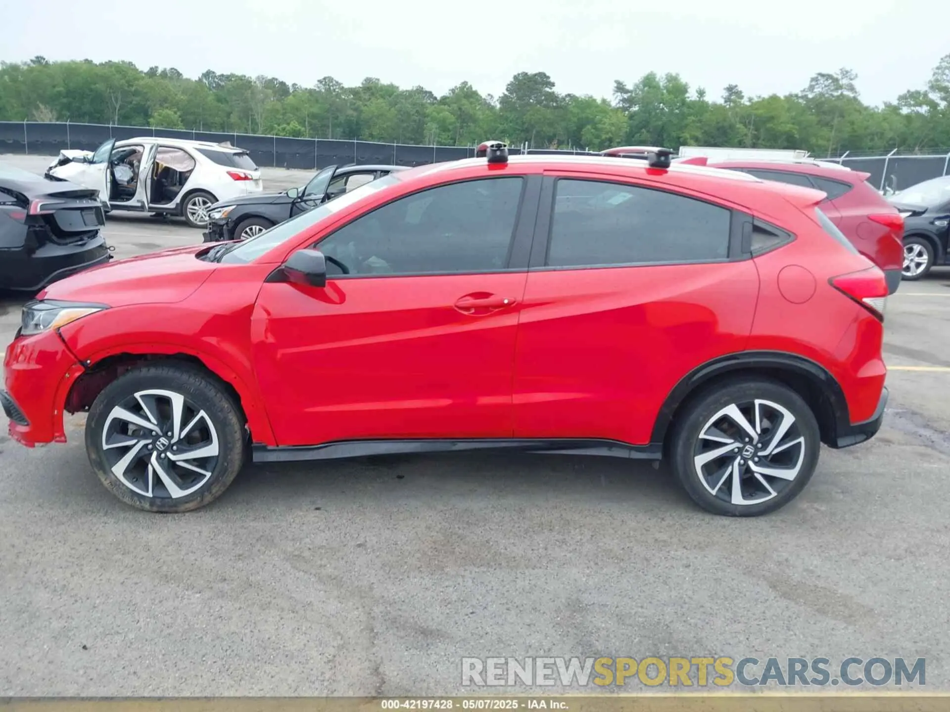 13 Photograph of a damaged car 3CZRU5H10LM707648 HONDA HR-V 2020