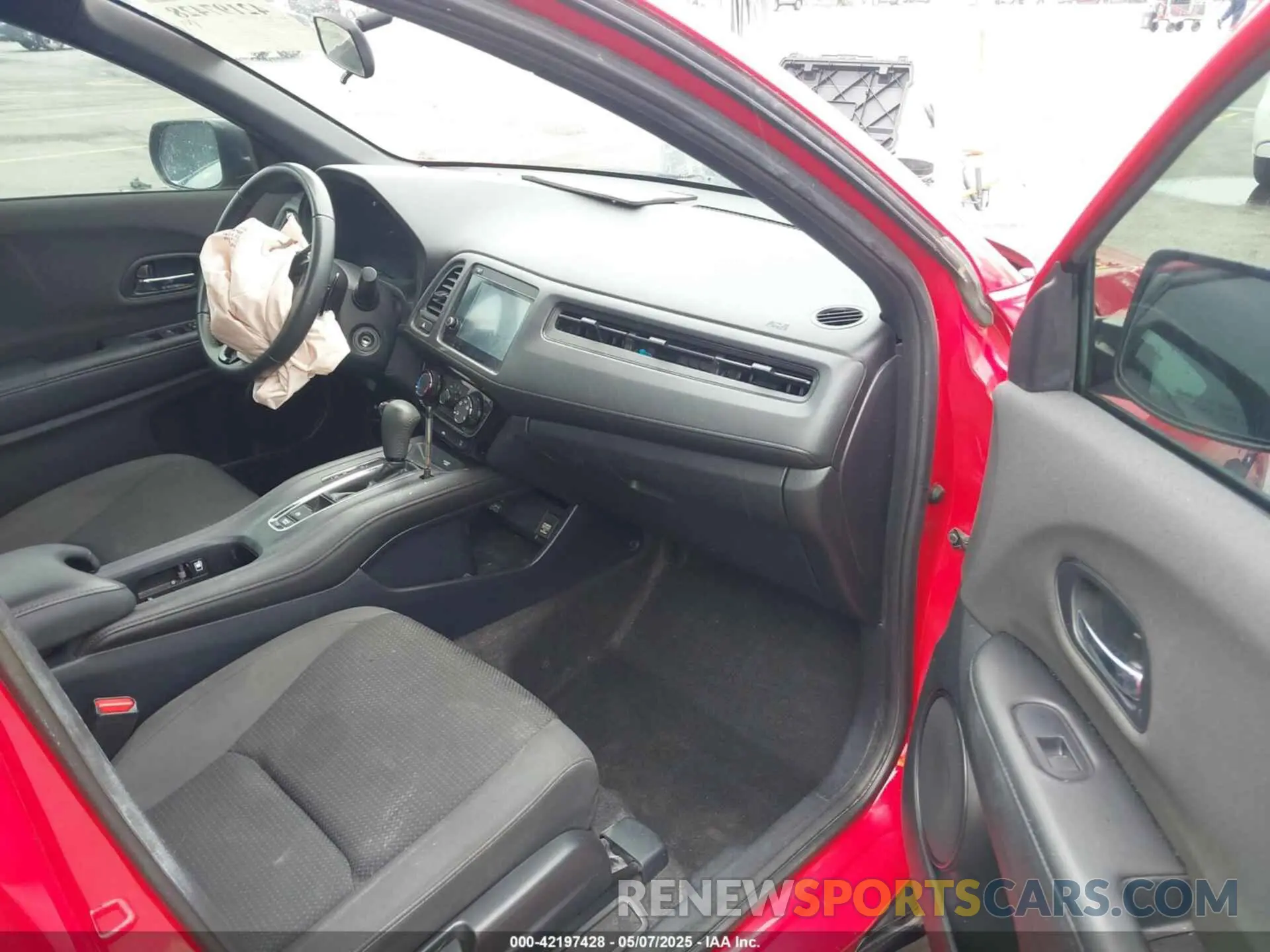 5 Photograph of a damaged car 3CZRU5H10LM707648 HONDA HR-V 2020