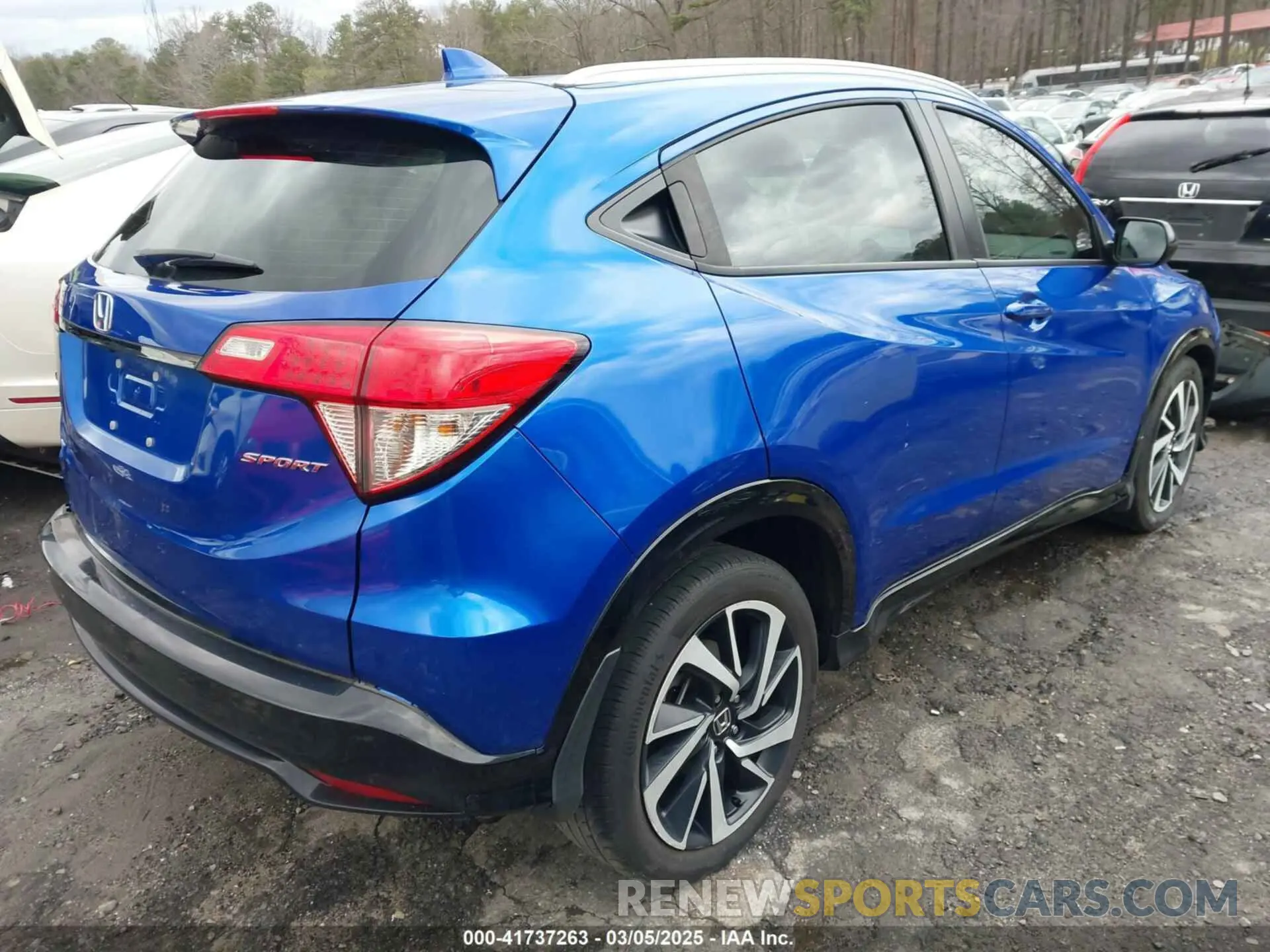 4 Photograph of a damaged car 3CZRU5H11LM715936 HONDA HR-V 2020