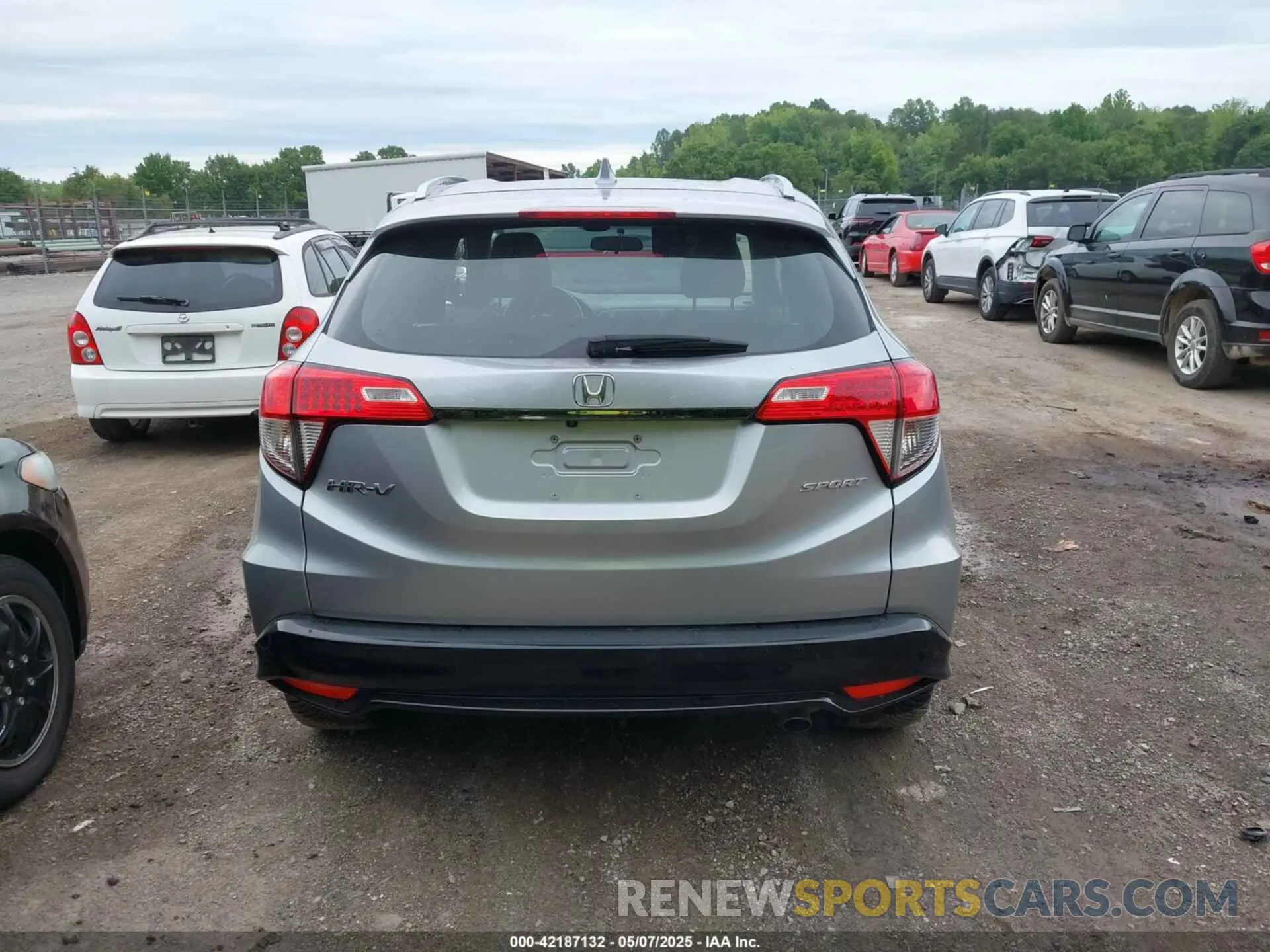 17 Photograph of a damaged car 3CZRU5H11LM718013 HONDA HR-V 2020