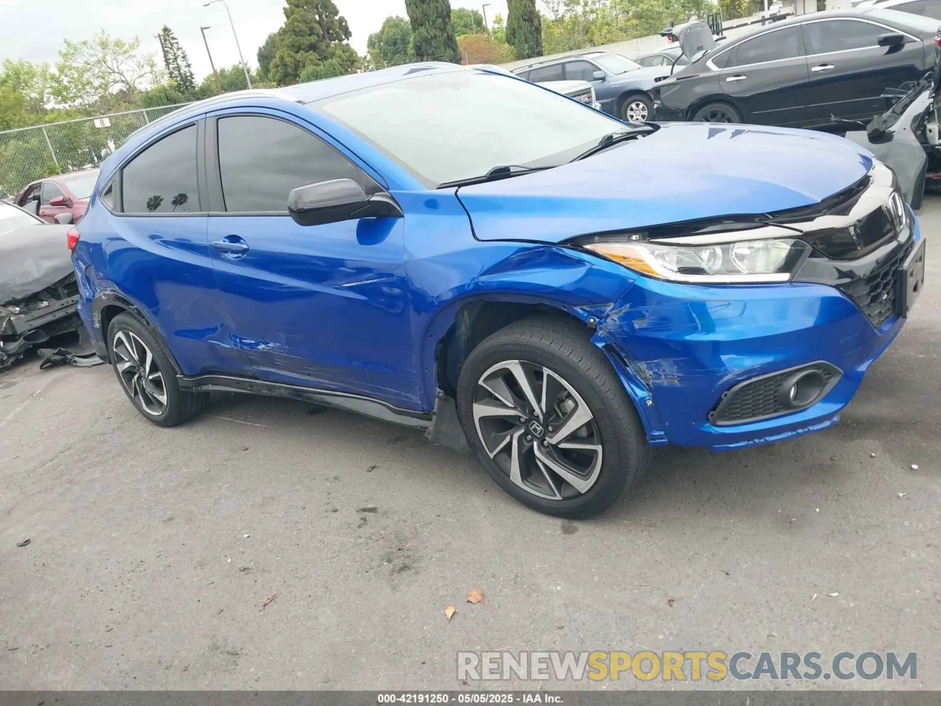 13 Photograph of a damaged car 3CZRU5H12LM711636 HONDA HR-V 2020
