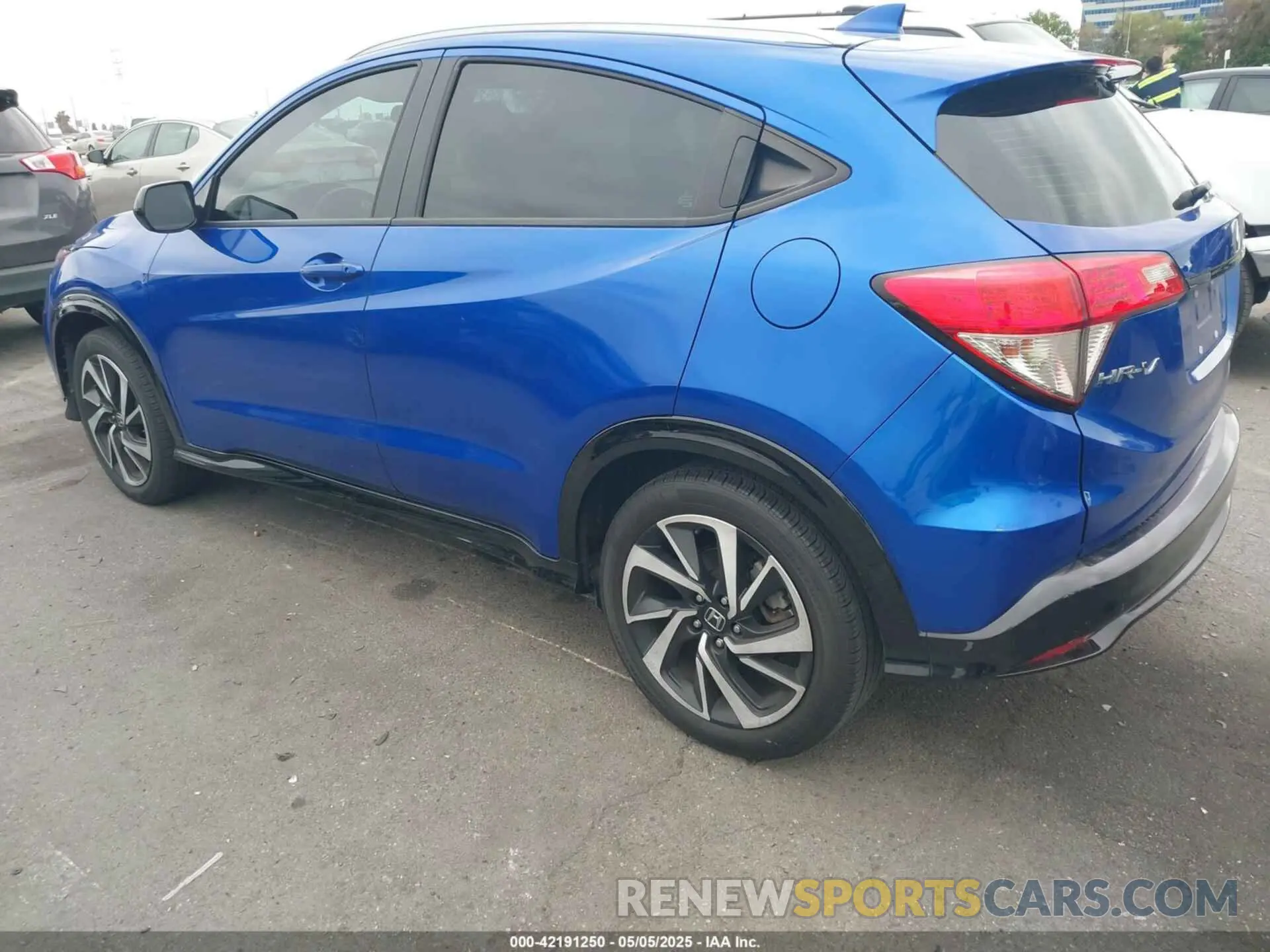 3 Photograph of a damaged car 3CZRU5H12LM711636 HONDA HR-V 2020
