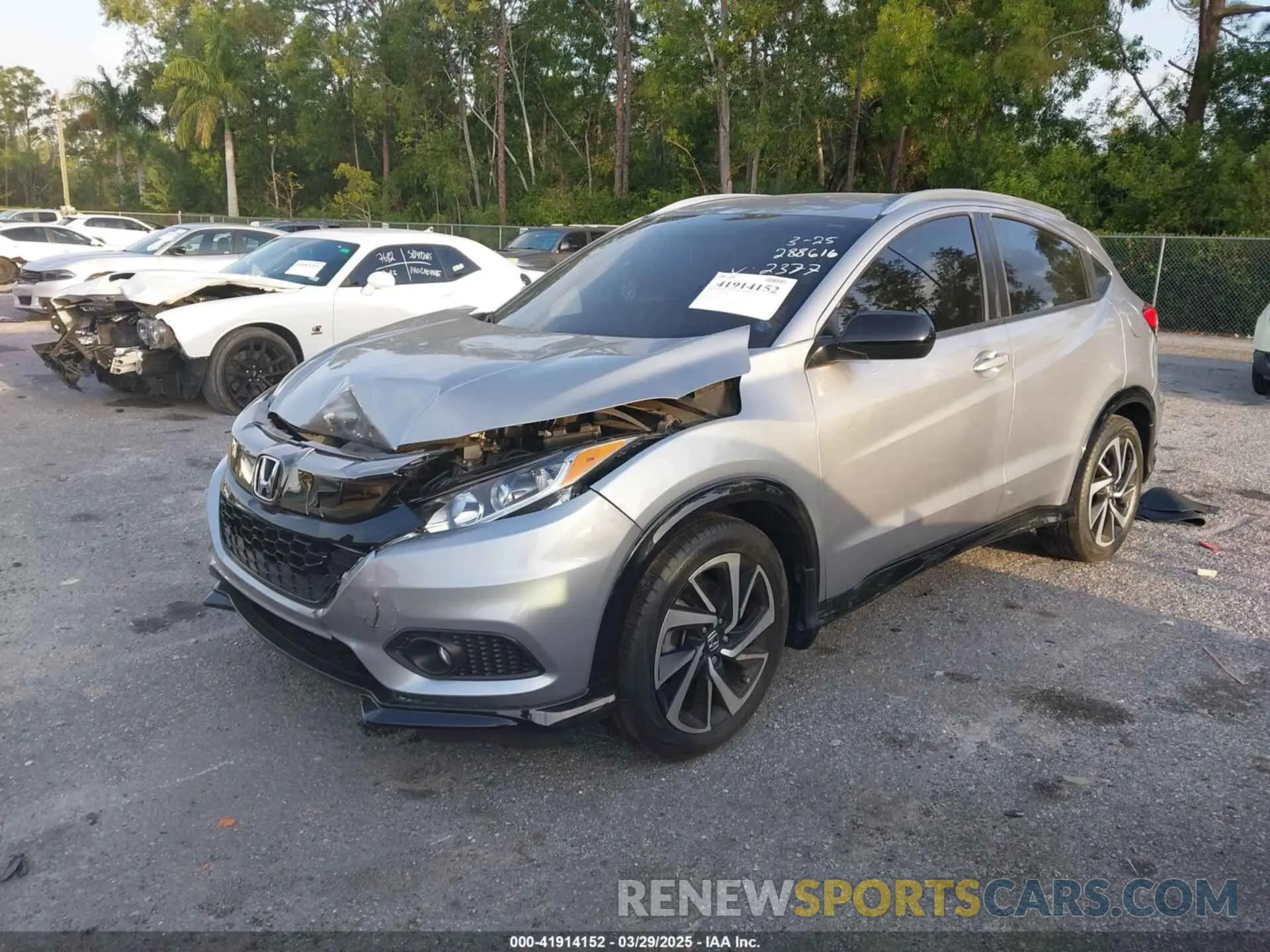 2 Photograph of a damaged car 3CZRU5H13LM702377 HONDA HR-V 2020