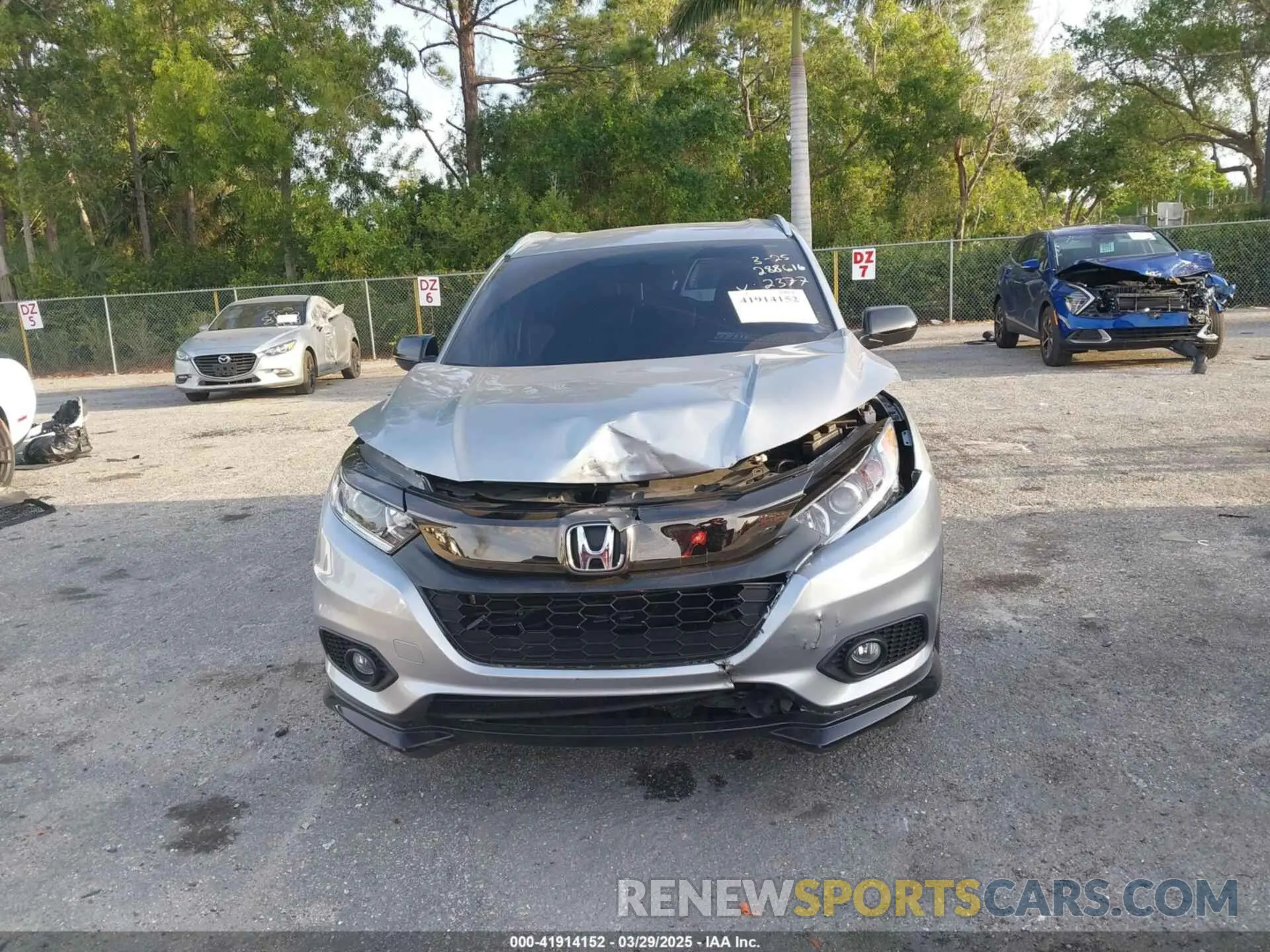 6 Photograph of a damaged car 3CZRU5H13LM702377 HONDA HR-V 2020