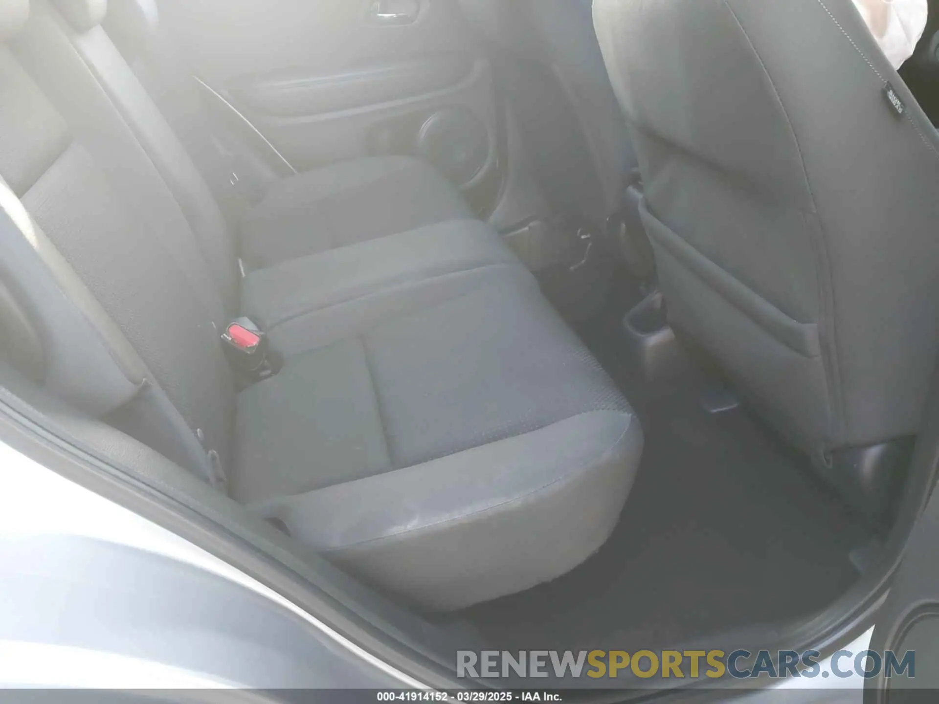 8 Photograph of a damaged car 3CZRU5H13LM702377 HONDA HR-V 2020
