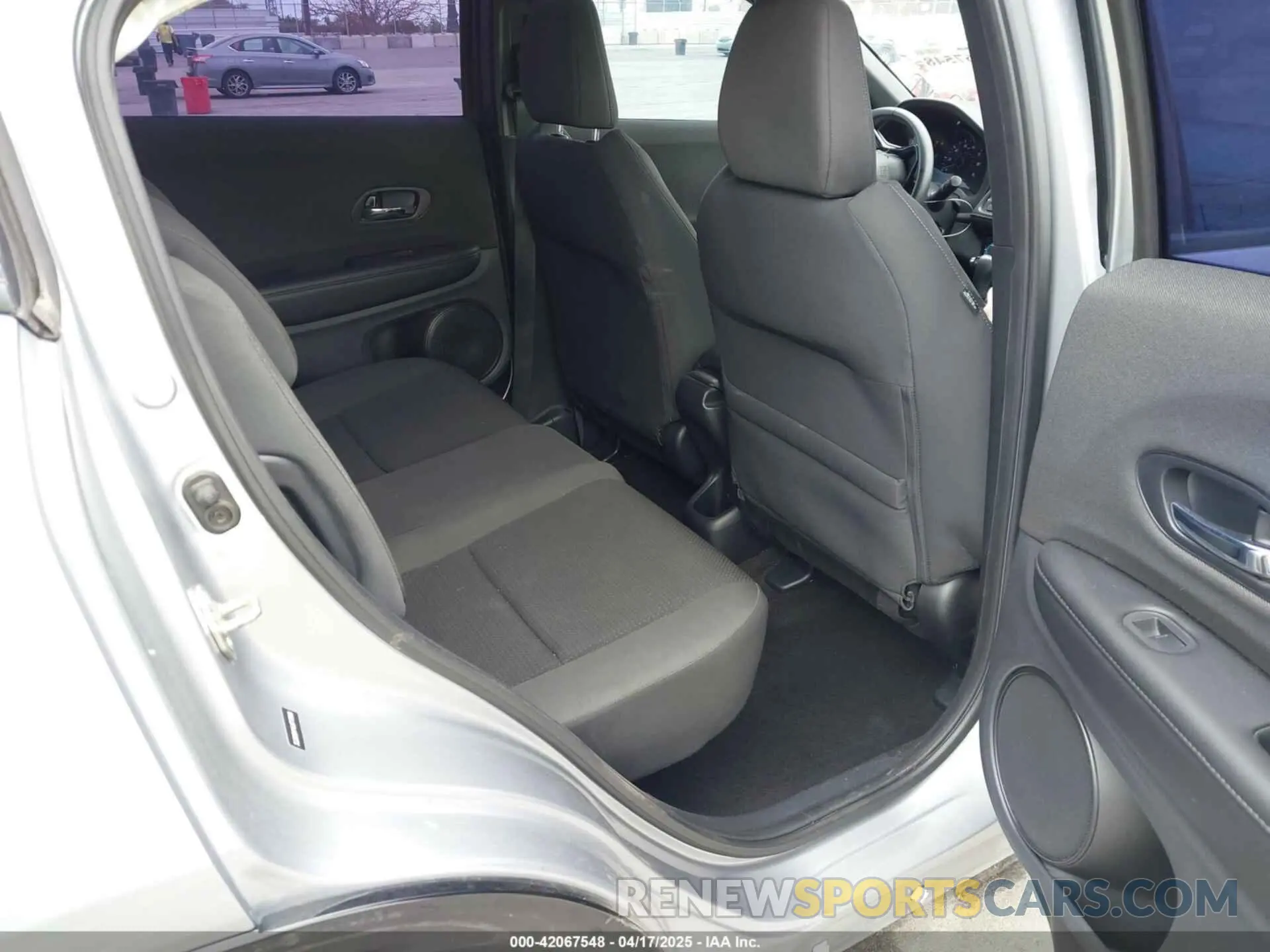 8 Photograph of a damaged car 3CZRU5H14LM715980 HONDA HR-V 2020