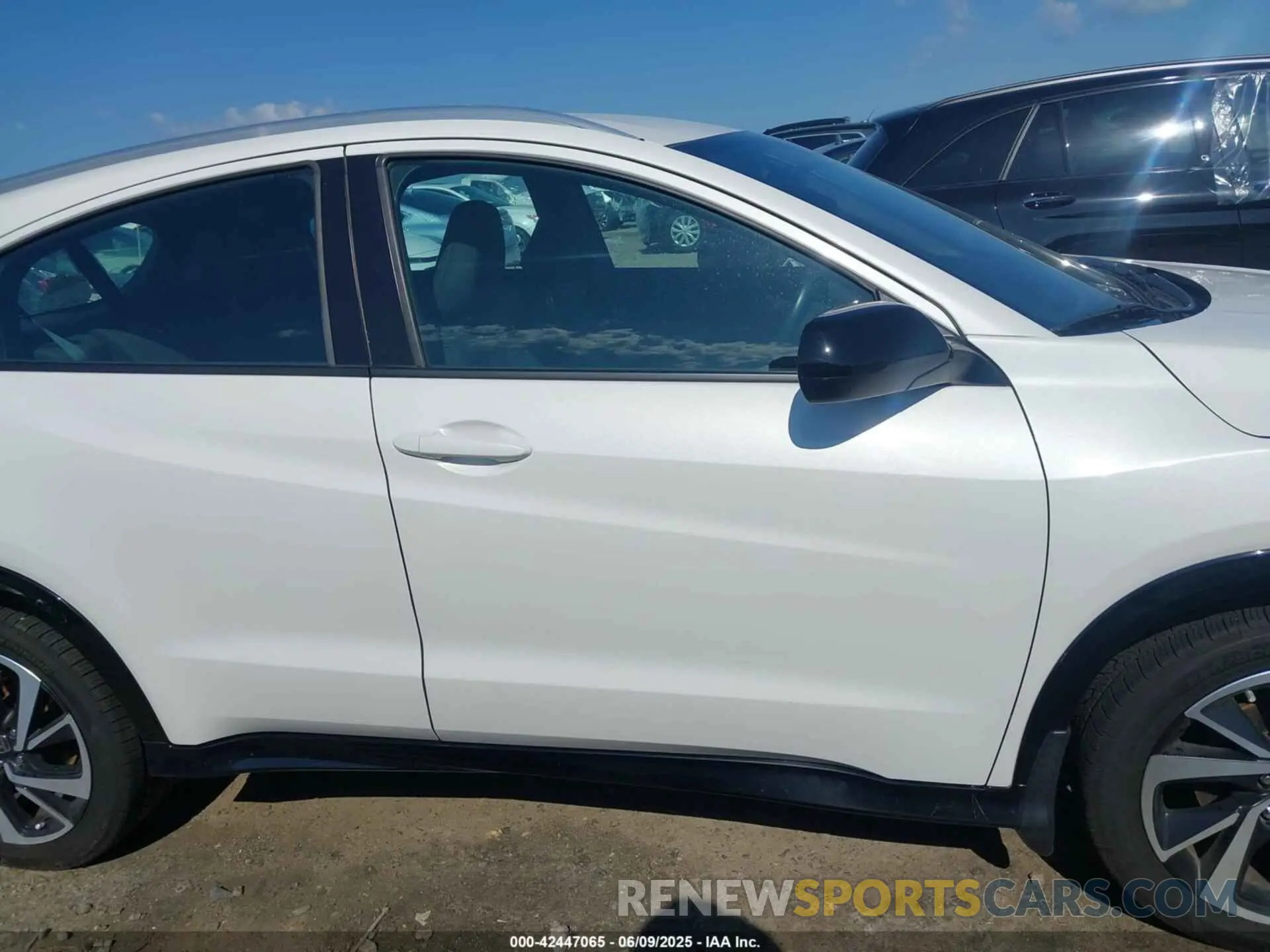 14 Photograph of a damaged car 3CZRU5H16LM714006 HONDA HR-V 2020