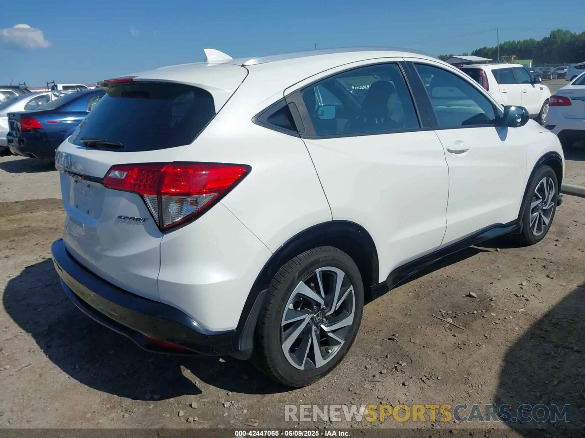 4 Photograph of a damaged car 3CZRU5H16LM714006 HONDA HR-V 2020
