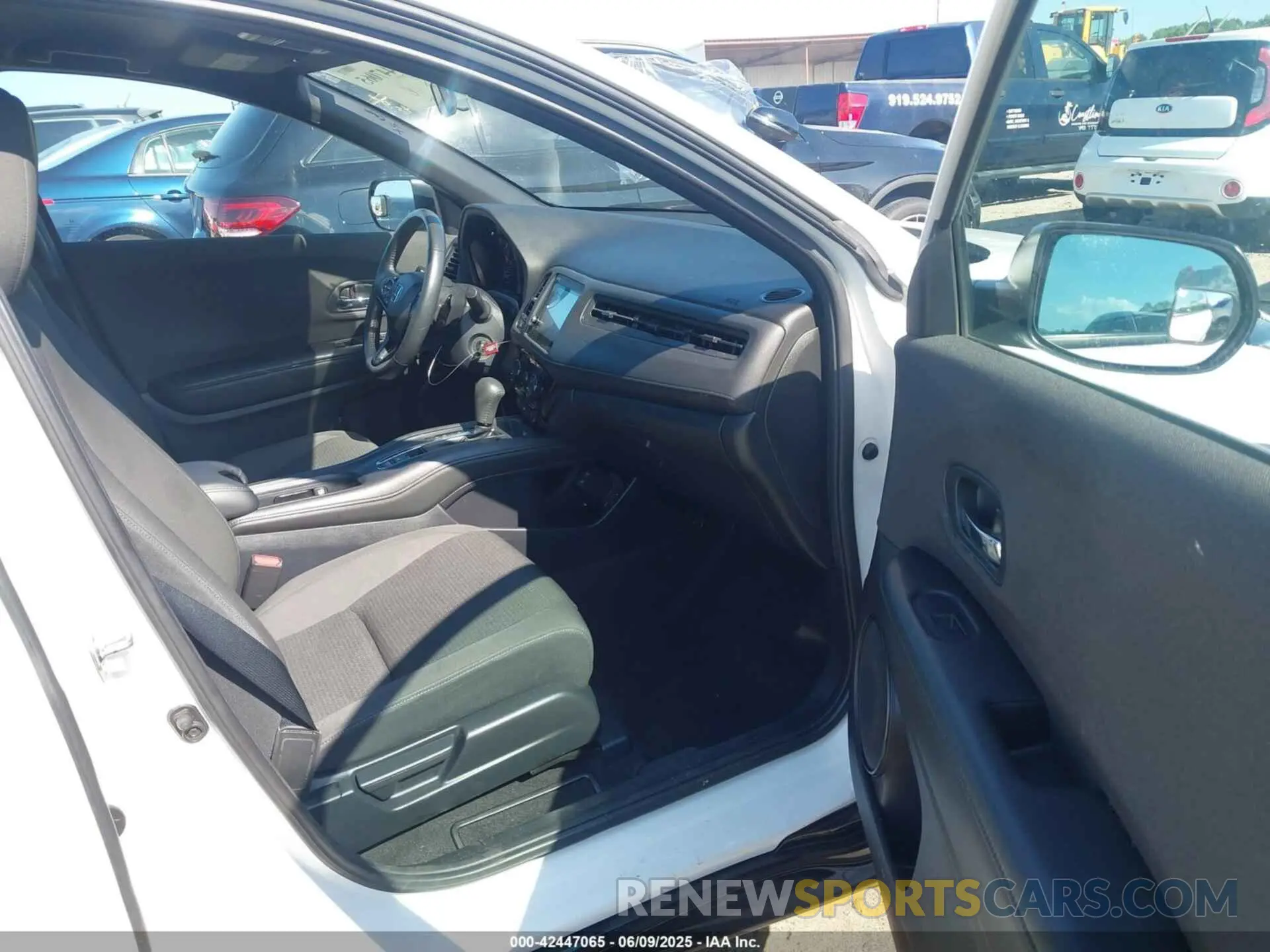 5 Photograph of a damaged car 3CZRU5H16LM714006 HONDA HR-V 2020