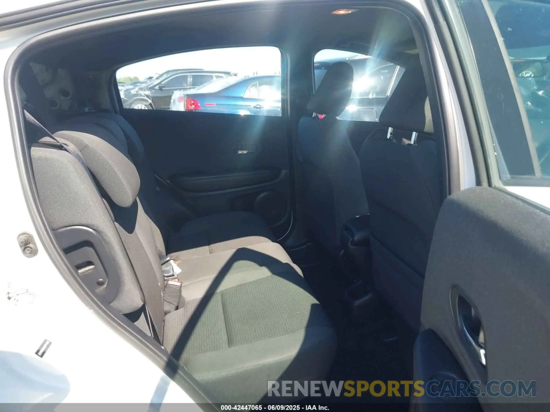 8 Photograph of a damaged car 3CZRU5H16LM714006 HONDA HR-V 2020