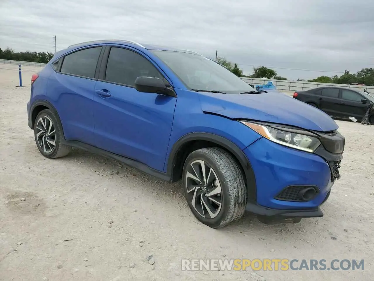4 Photograph of a damaged car 3CZRU5H17LM712586 HONDA HR-V 2020