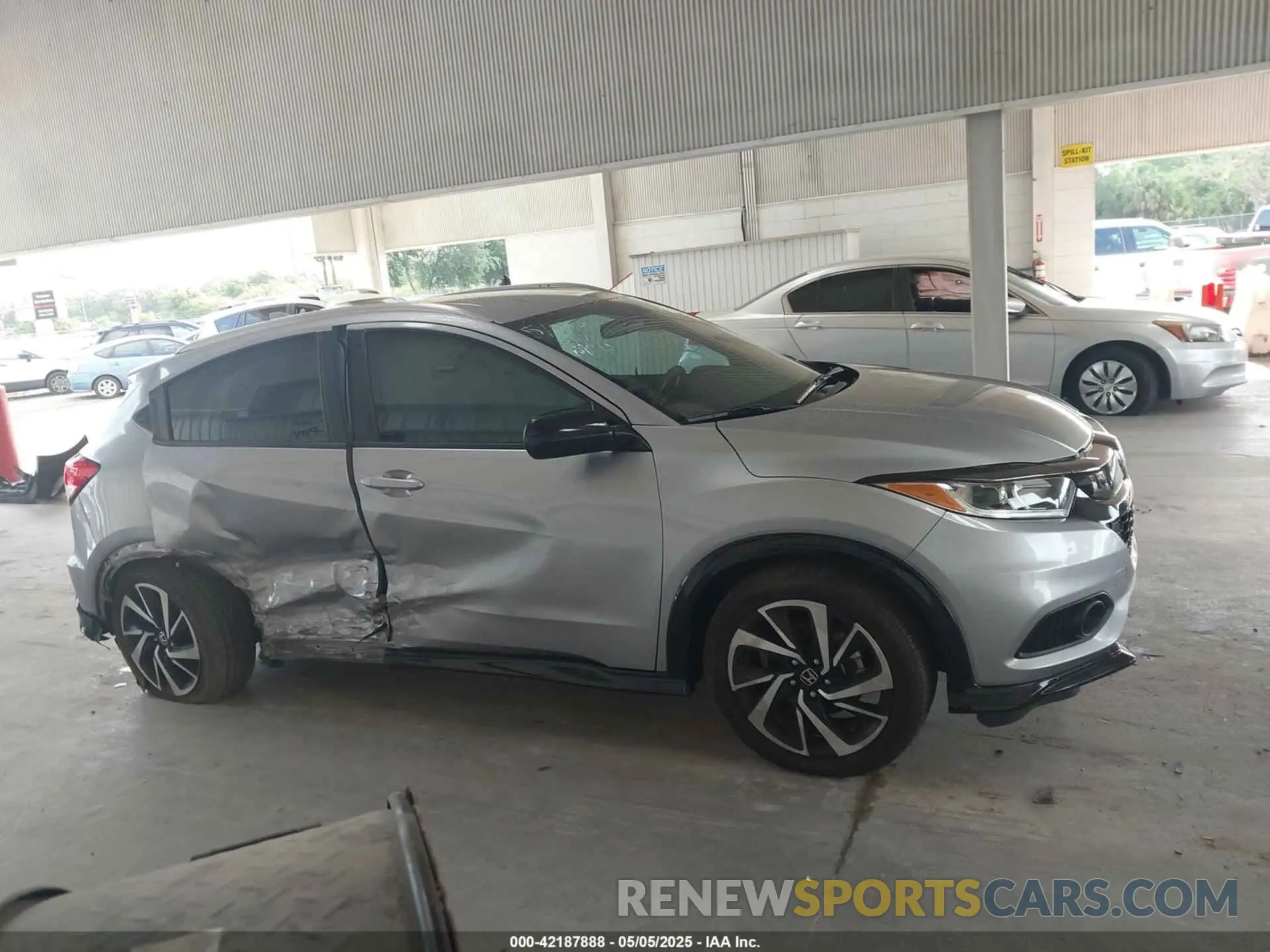 14 Photograph of a damaged car 3CZRU5H1XLM709925 HONDA HR-V 2020
